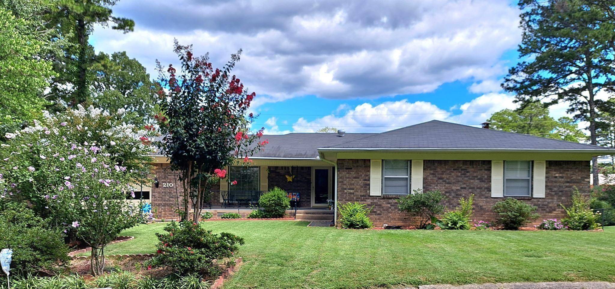 Russellville, AR 72801,210 Mockingbird Lane