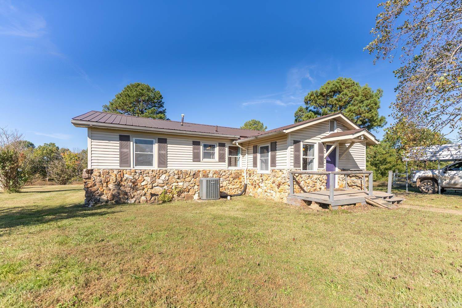 Hardy, AR 72542,567 New Hope Road