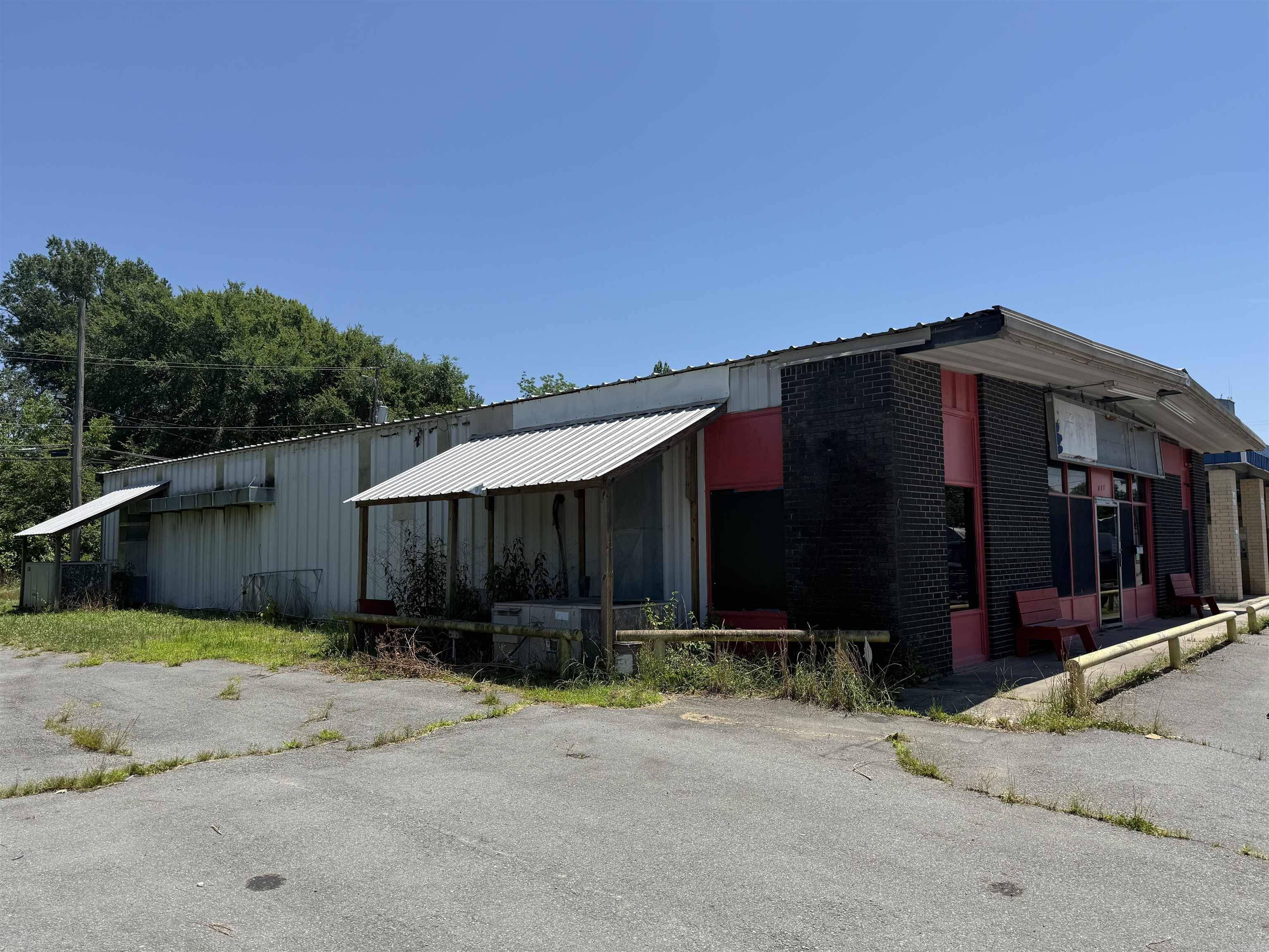 Stuttgart, AR 72160,616 N Main St