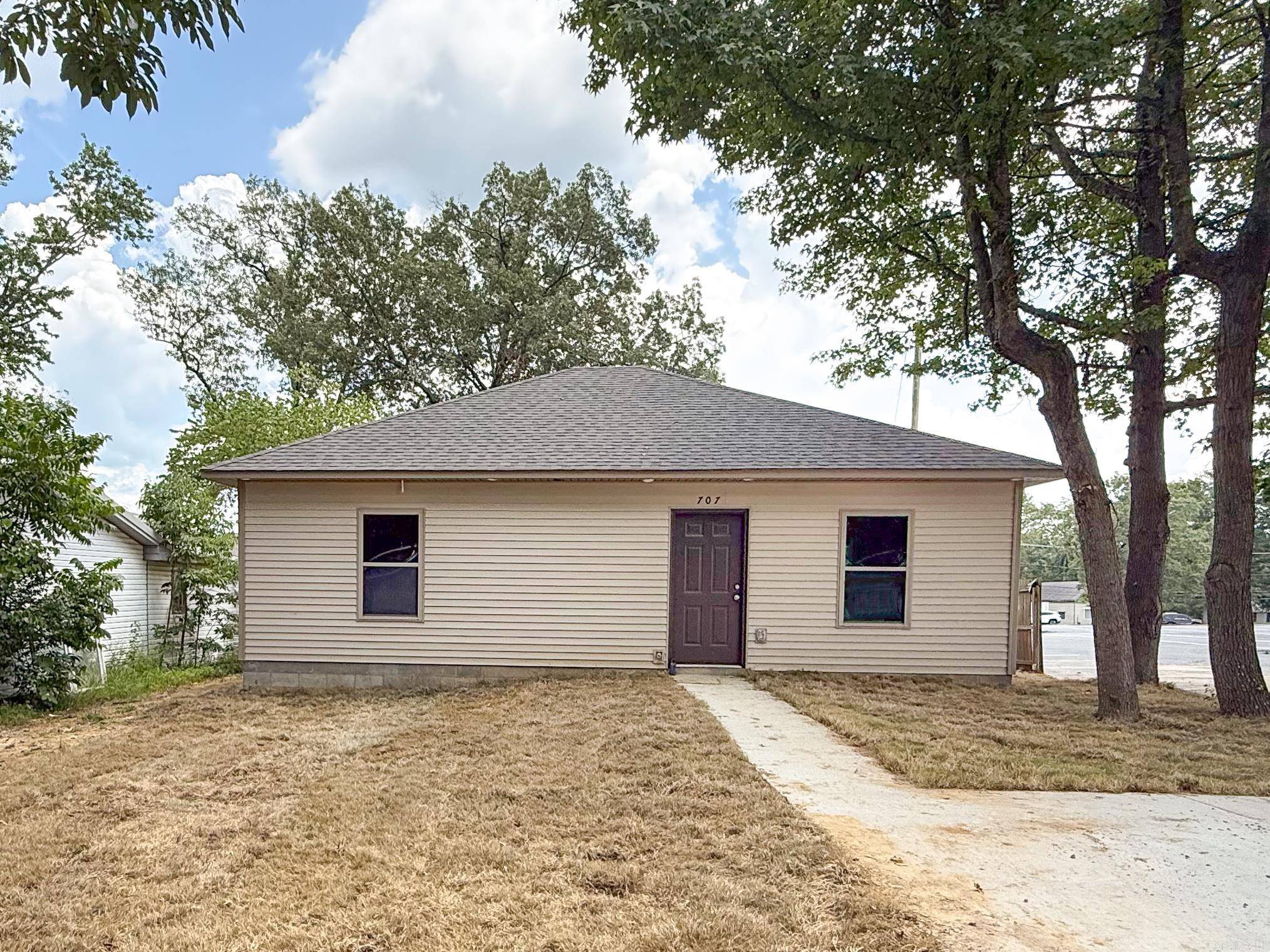 Cabot, AR 72023,707 N 3RD Street