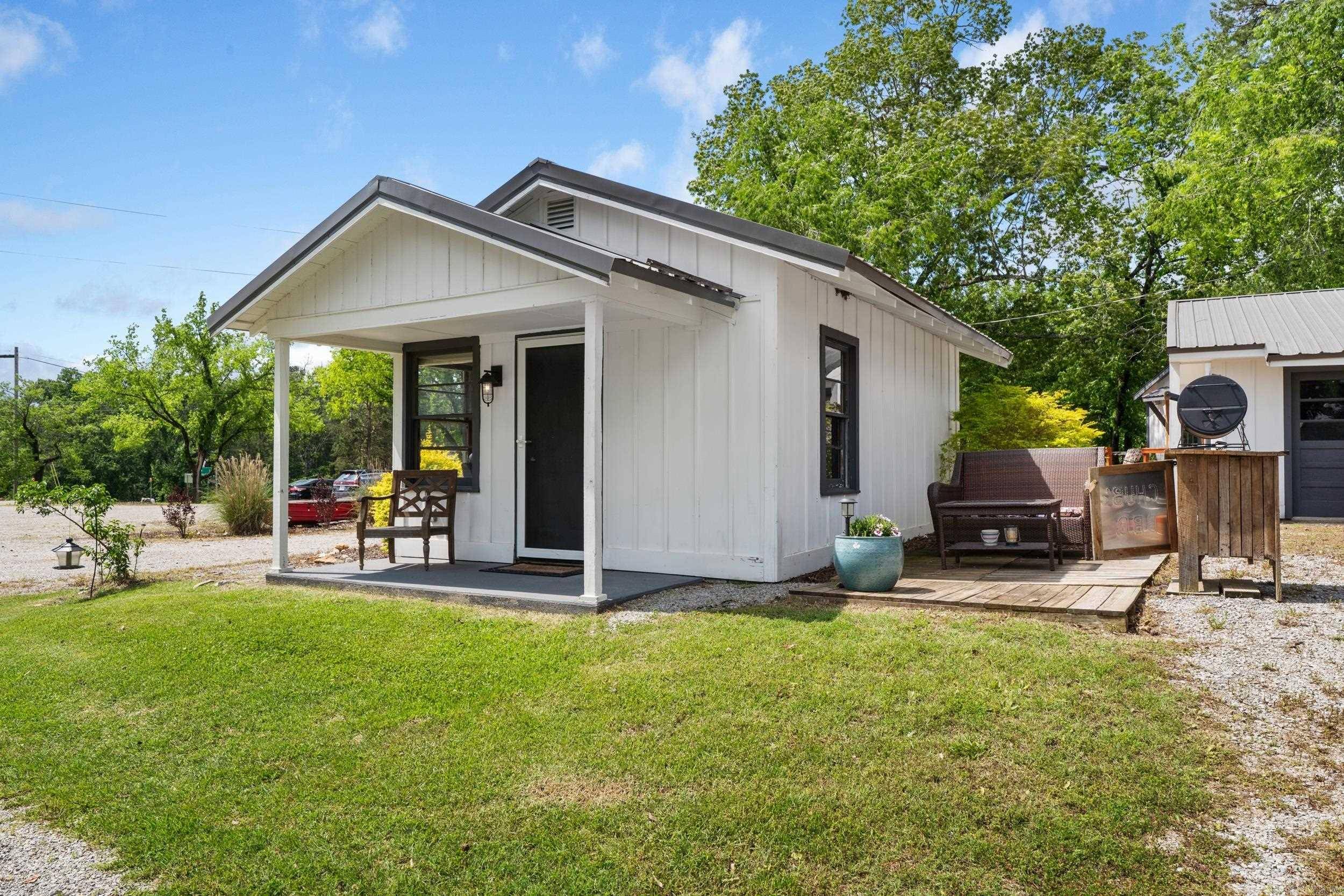 Salesville, AR 72653,10897 S Highway 5