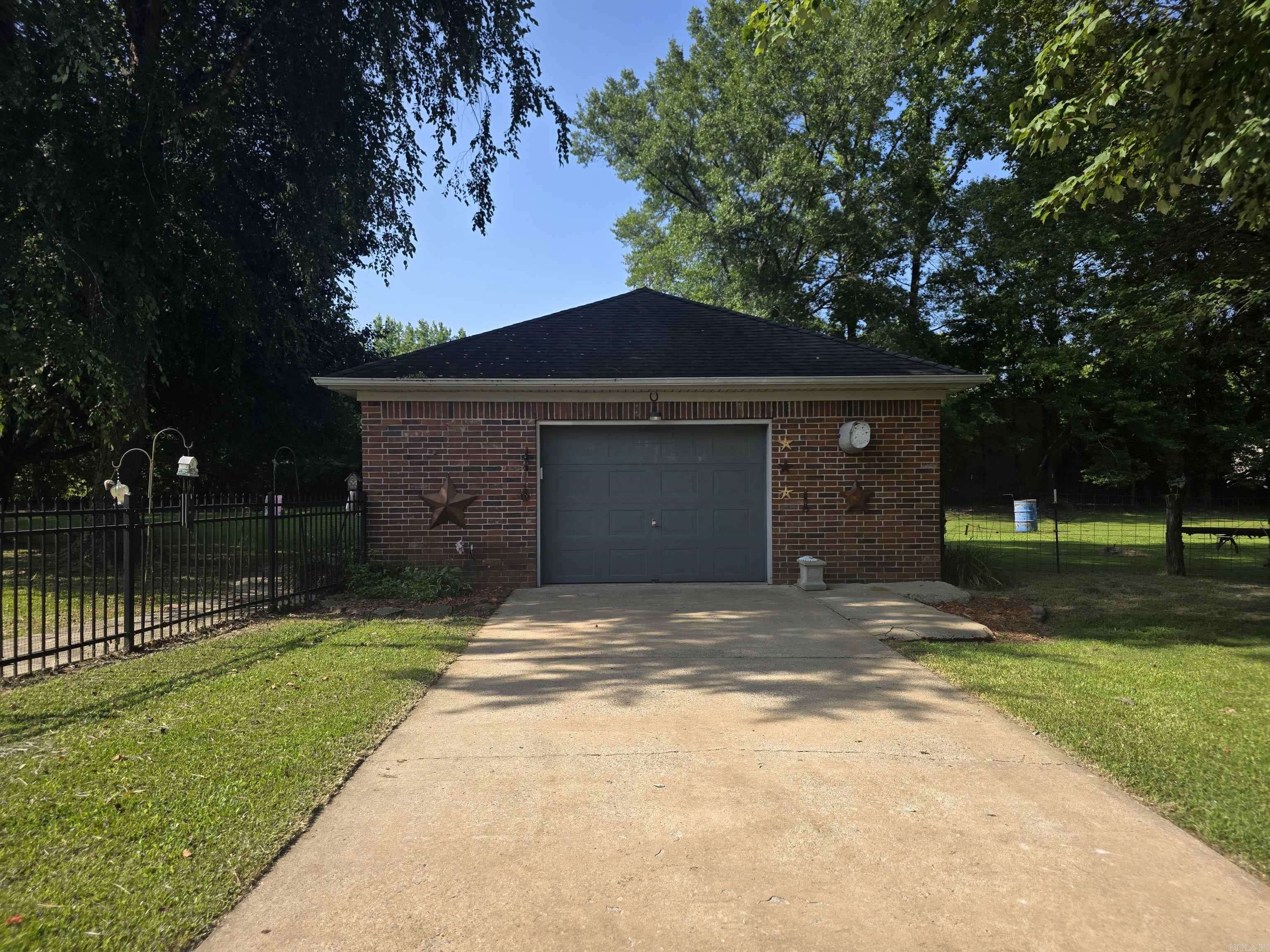 Greenbrier, AR 72058,157 S Broadview
