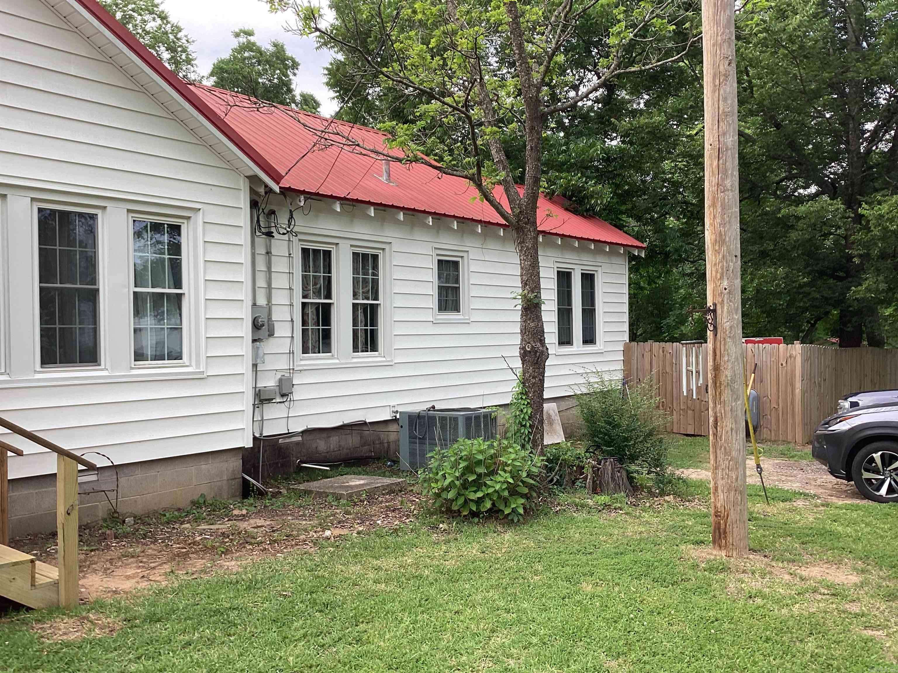 Prescott, AR 71857,625 E Main