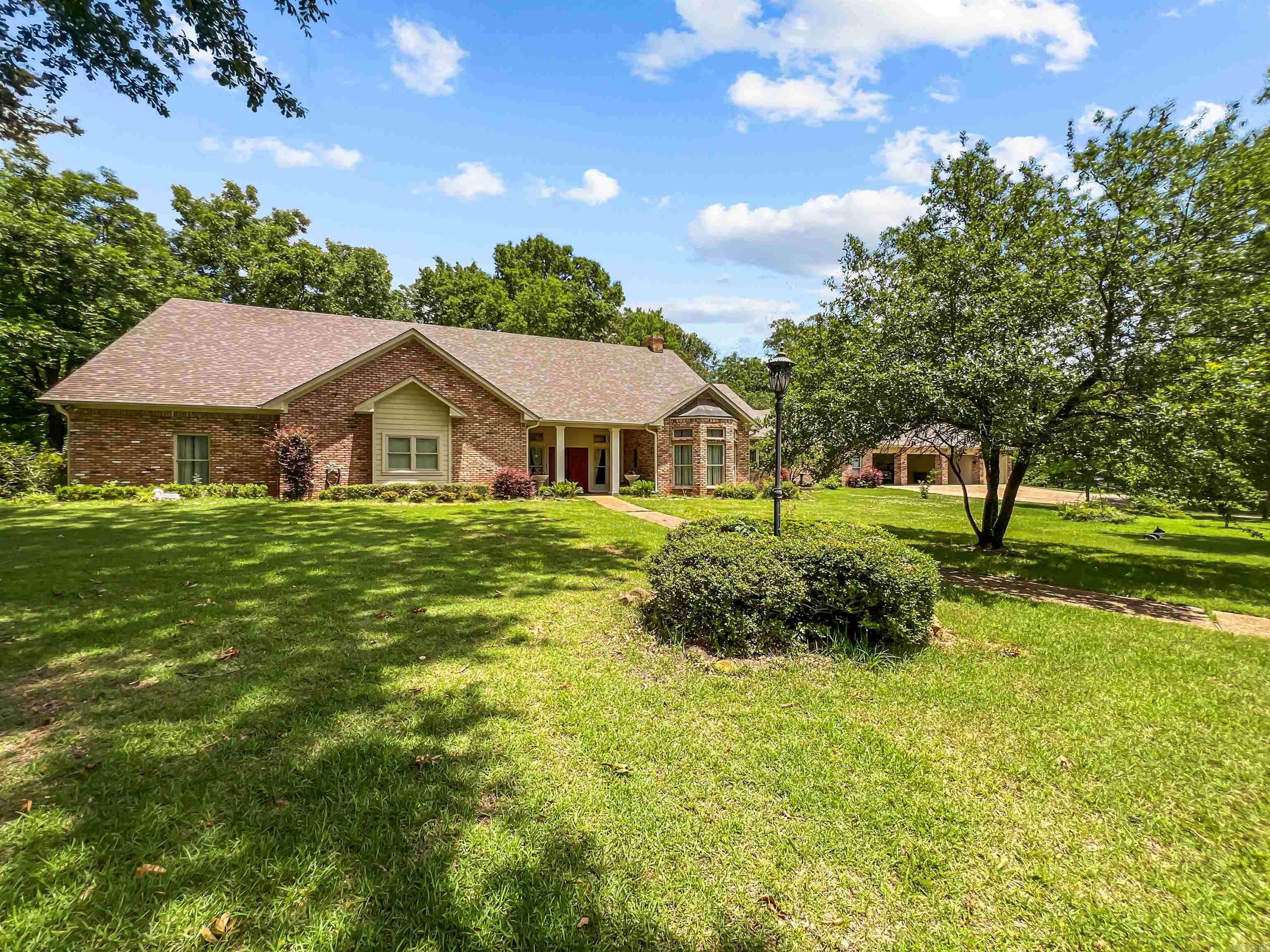 New Boston, AR 75570,118 W Hoskins