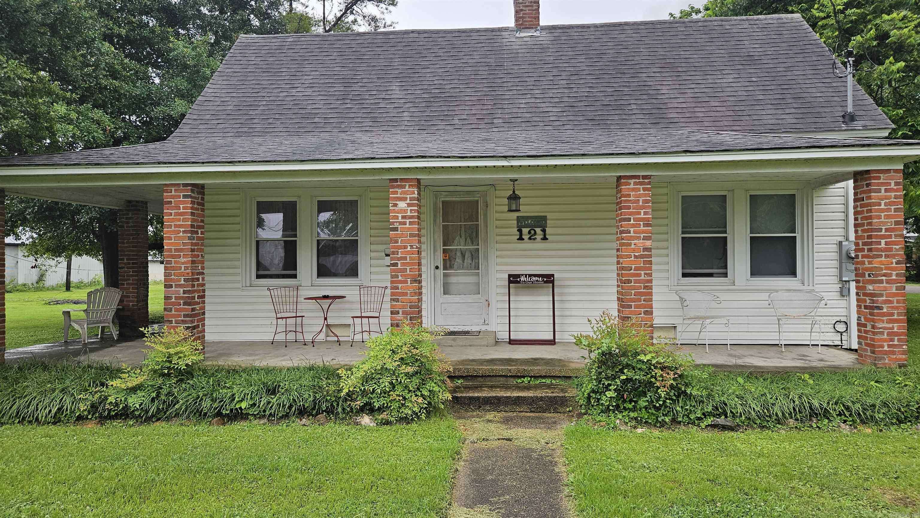Rector, AR 72461,121 W 5th Street