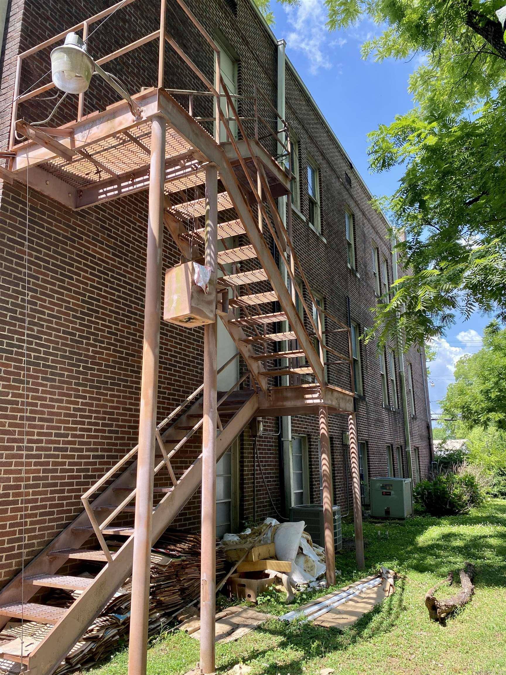 Clarksville, AR 72830,212 N College
