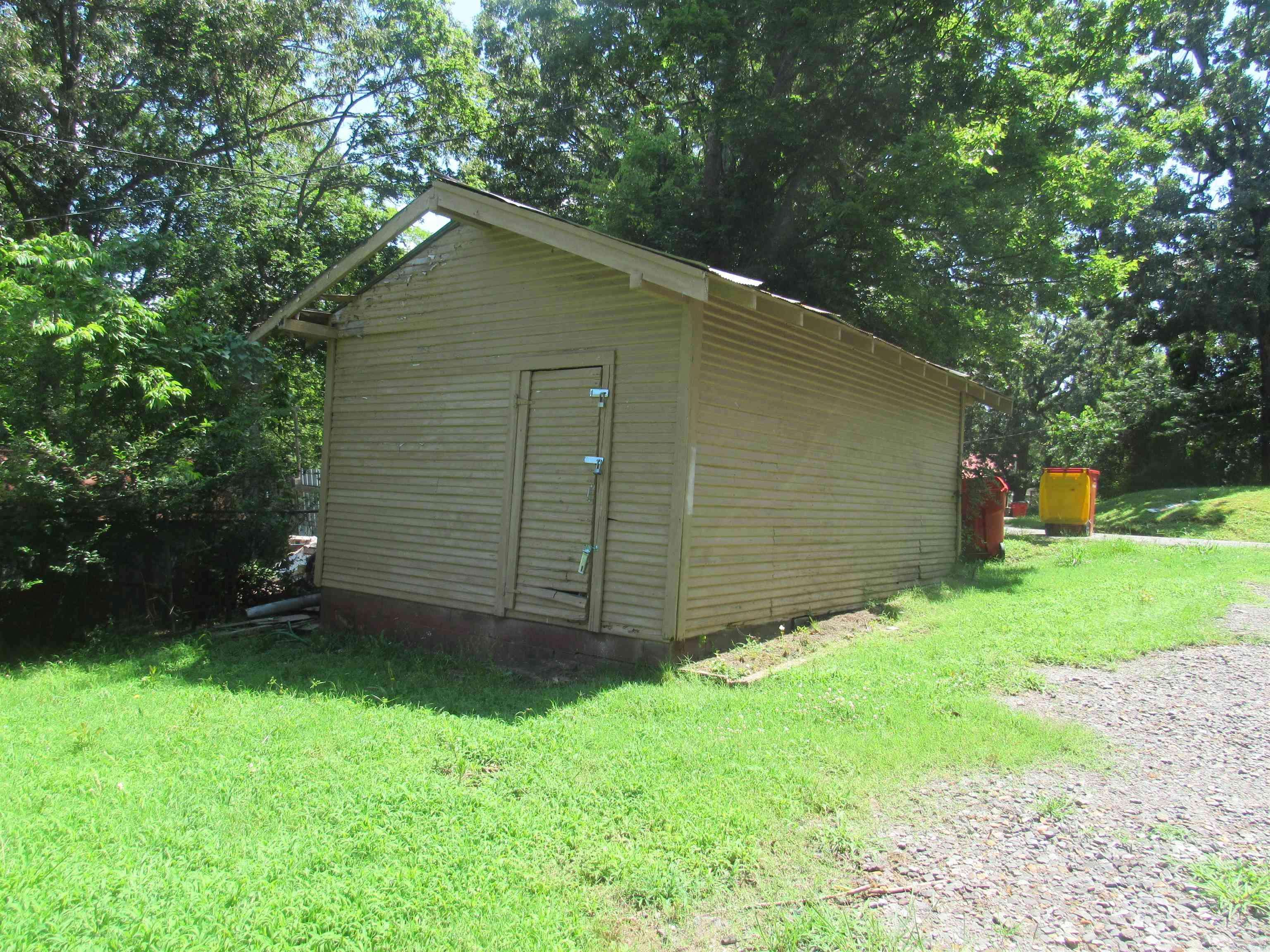 Morrilton, AR 72110,504 N OAK Street
