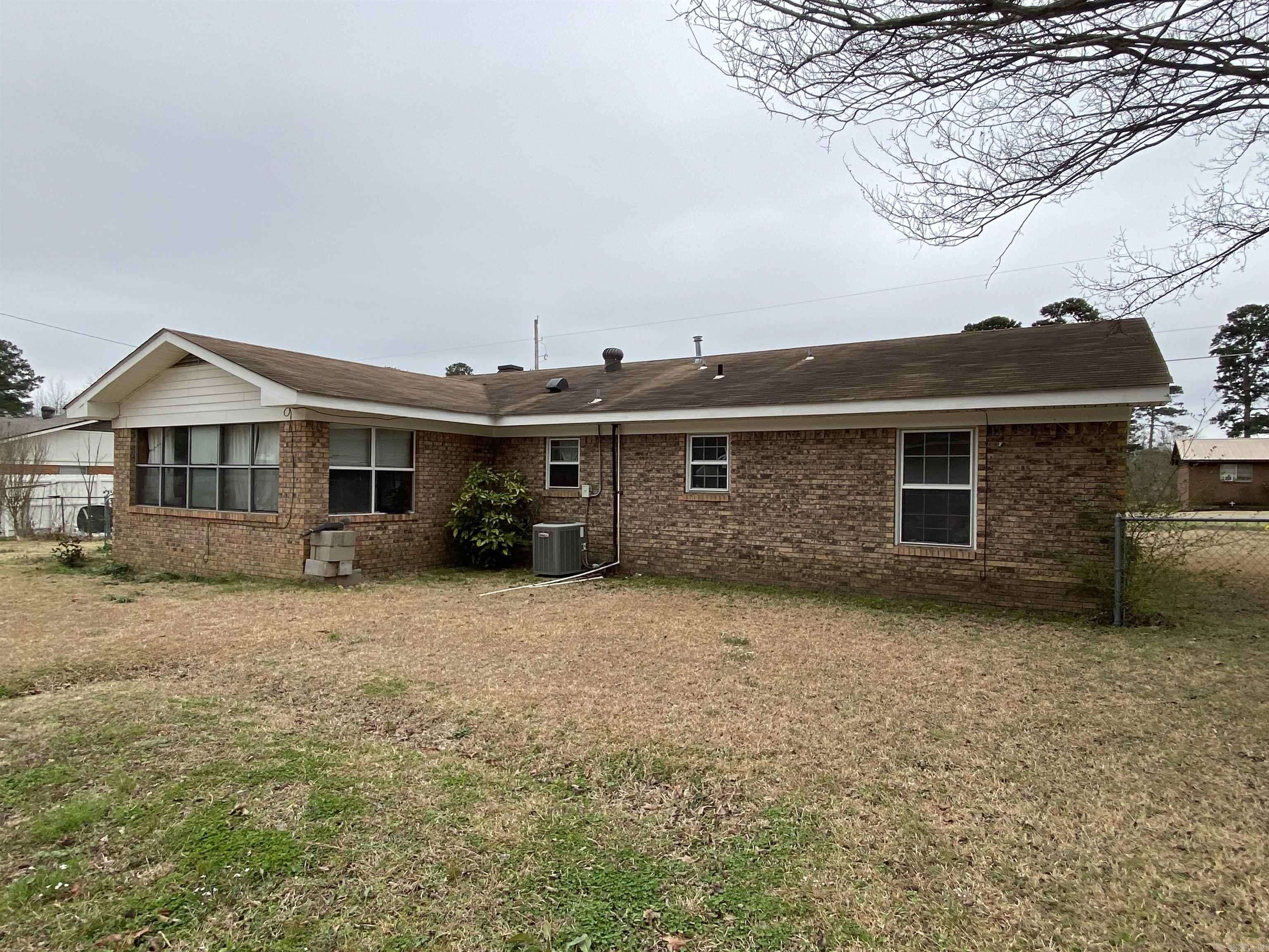Nashville, AR 71852,902 W Sypert Street