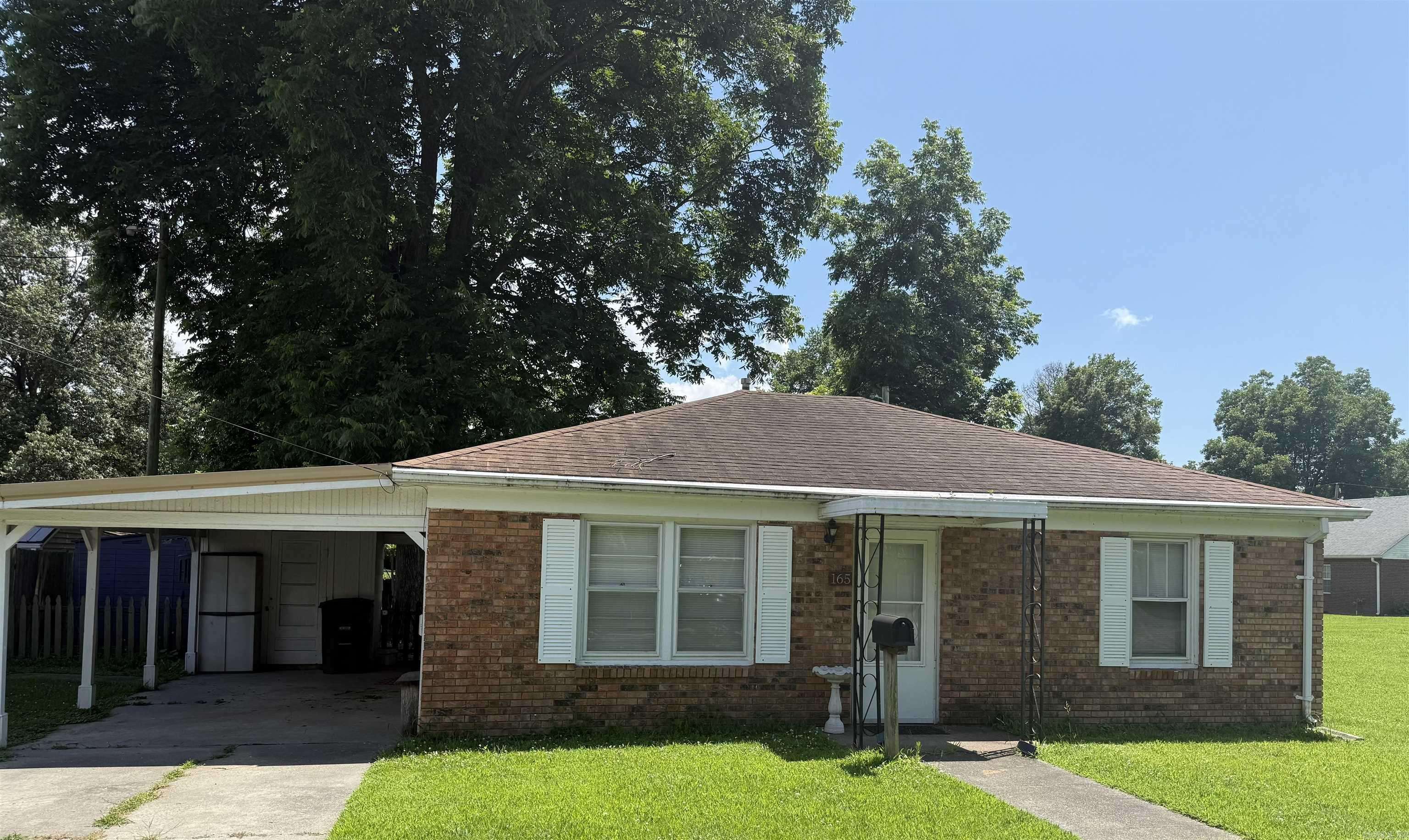 Piggott, AR 72454,165 E Poplar St