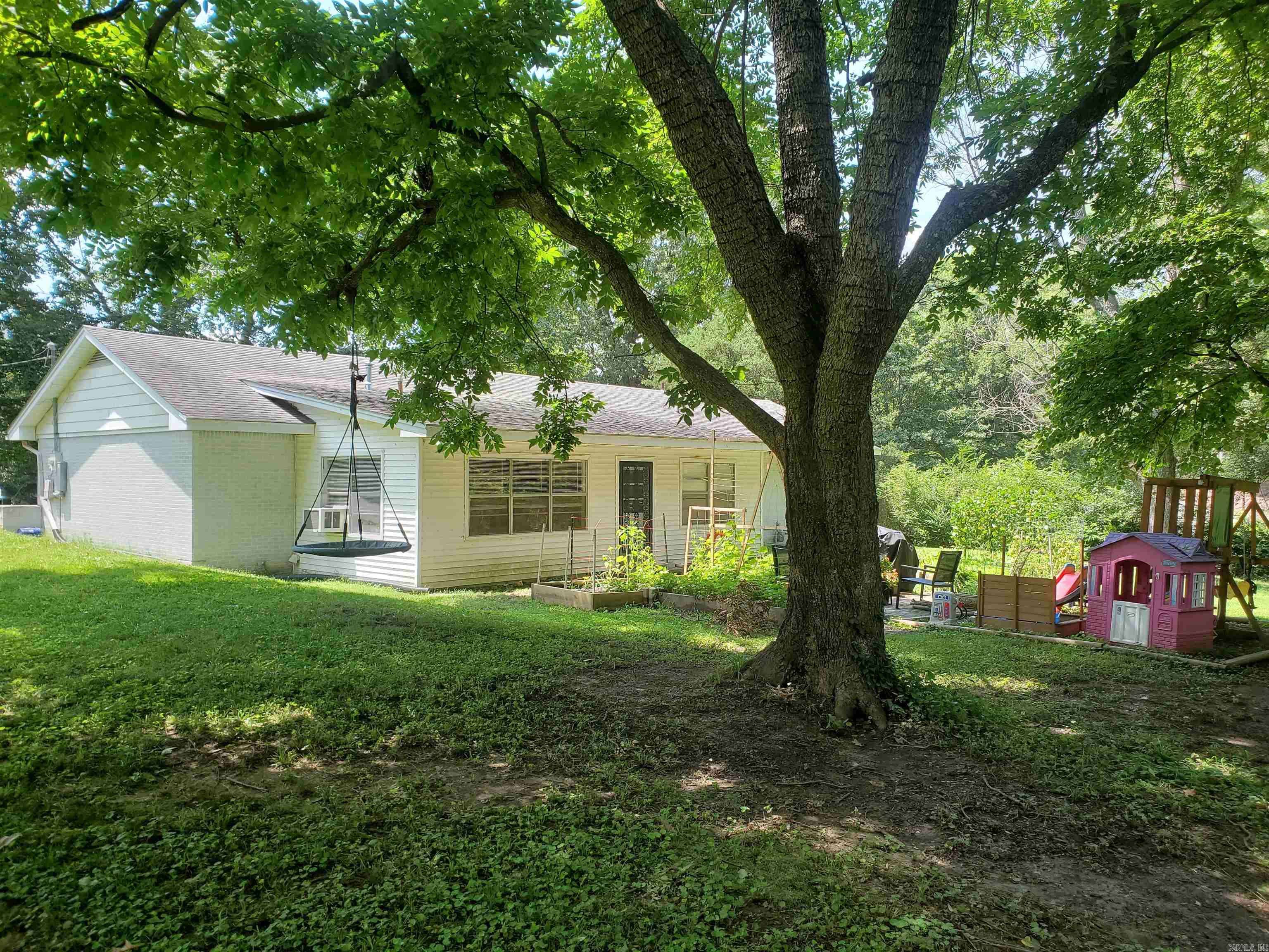 Piggott, AR 72454,592 S 12th Avenue