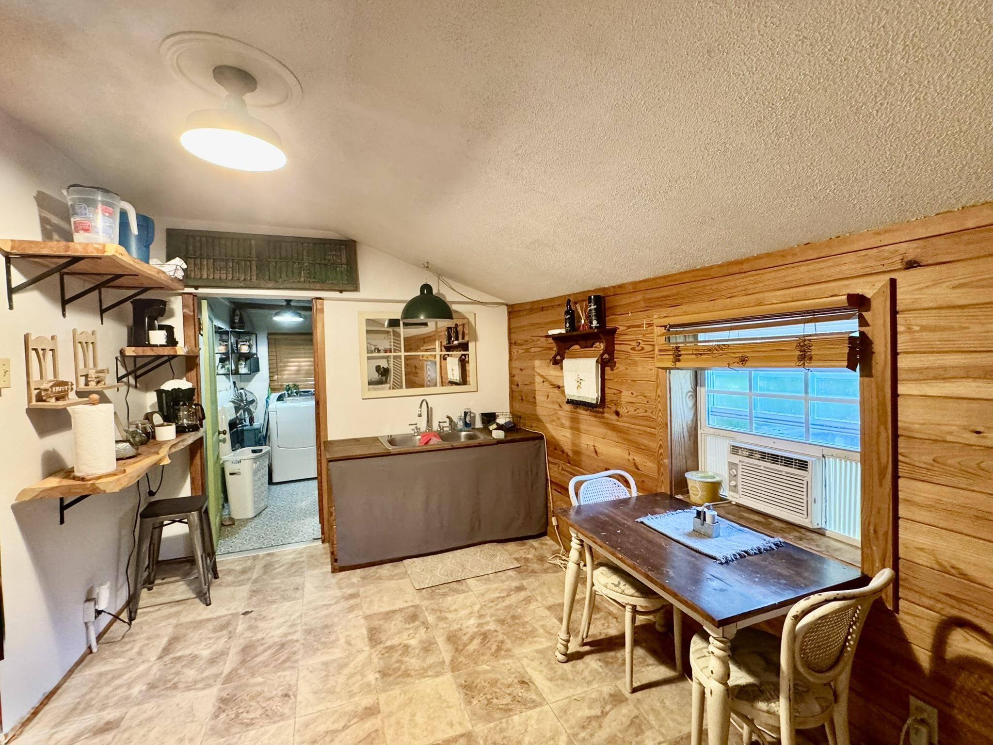 Guion, AR 72540,11186 W AR 58 HWY