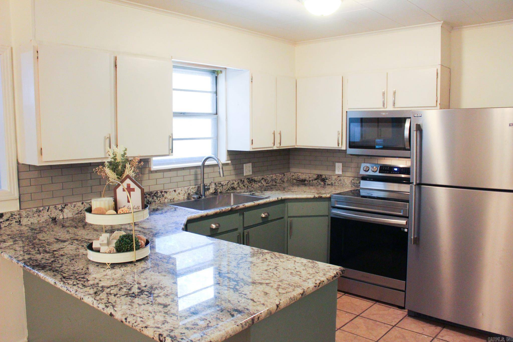 Searcy, AR 72143,102 S Ella