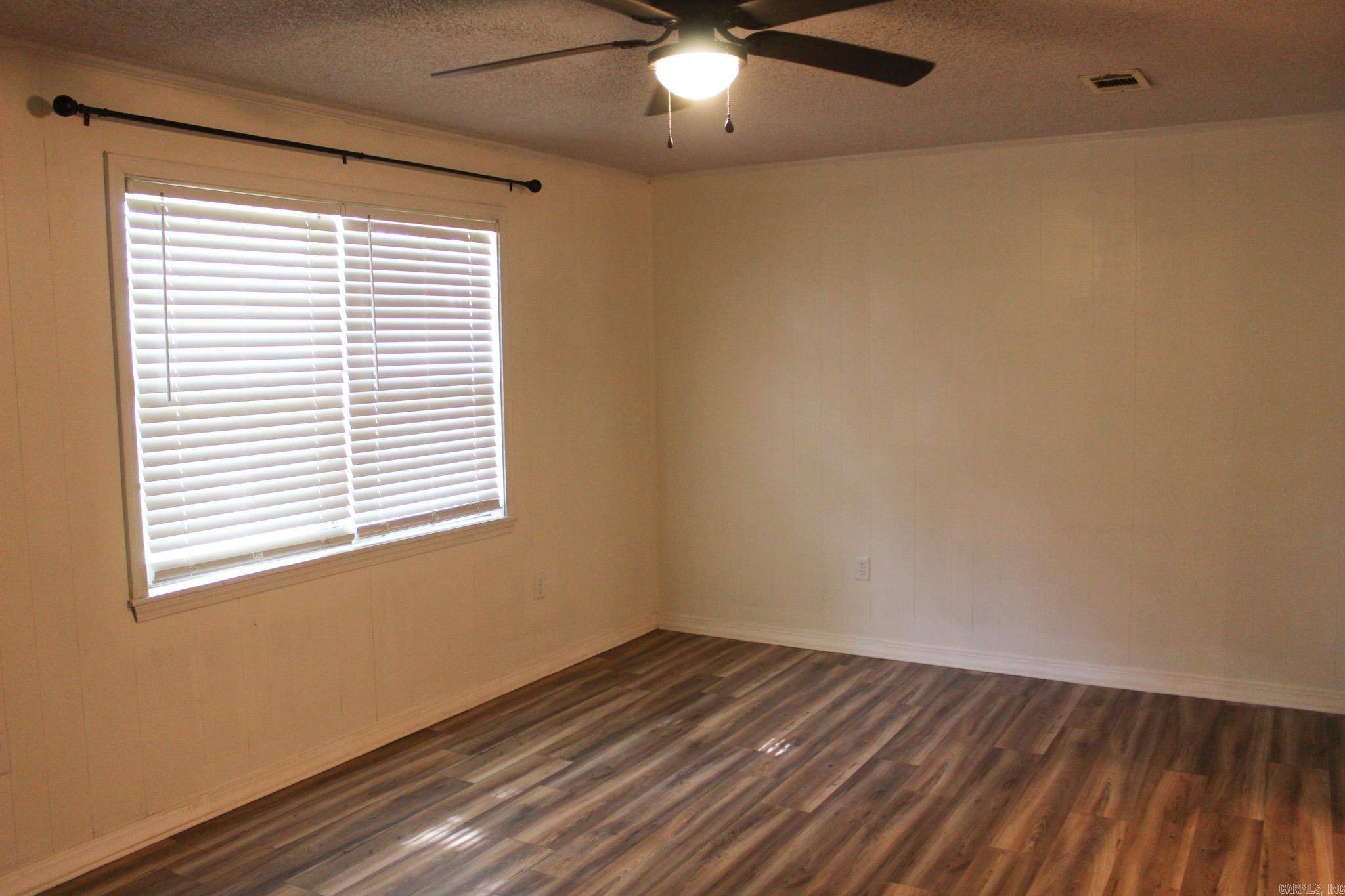 Searcy, AR 72143,102 S Ella