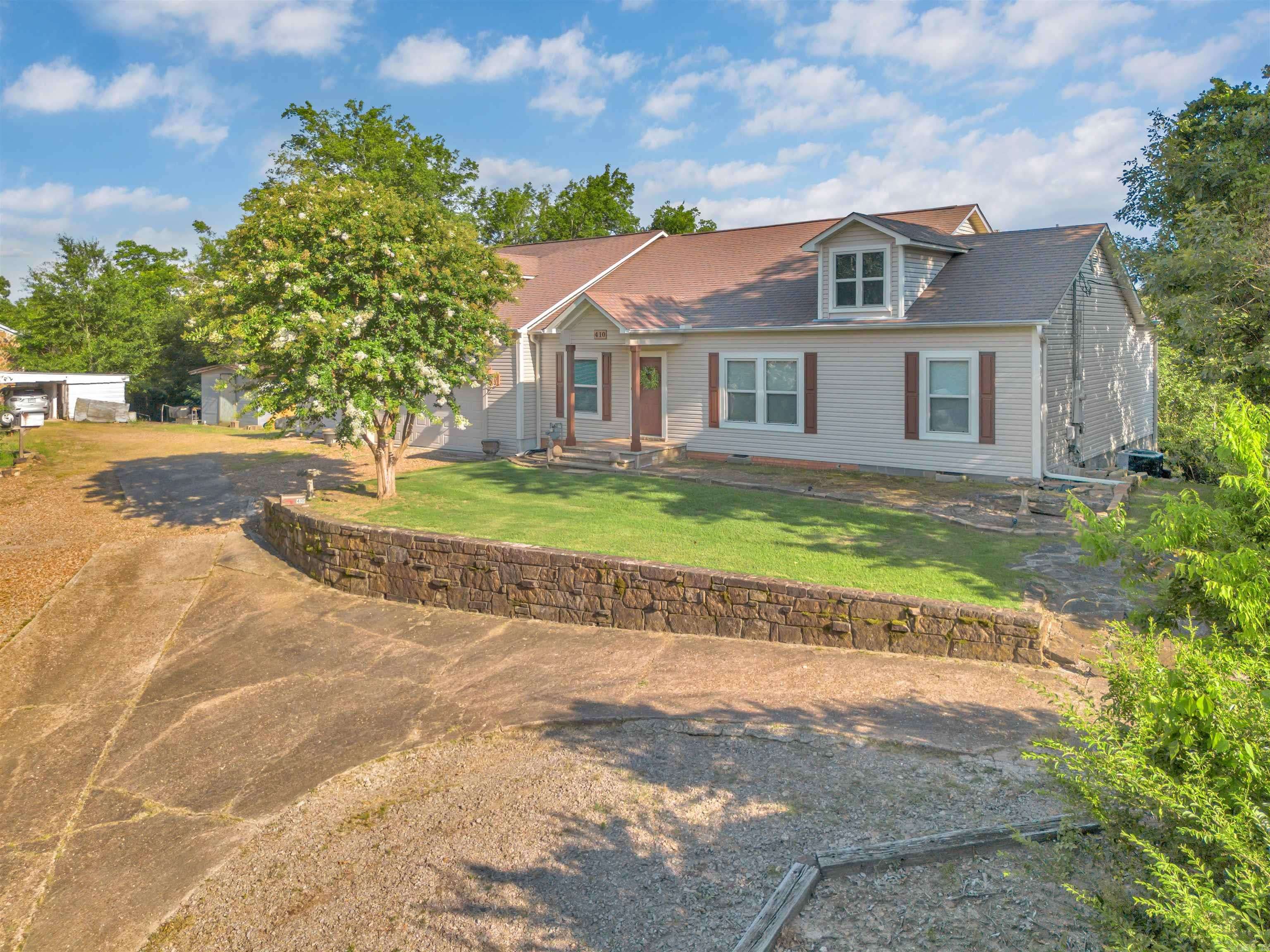 Morrilton, AR 72110,410 E Green Street