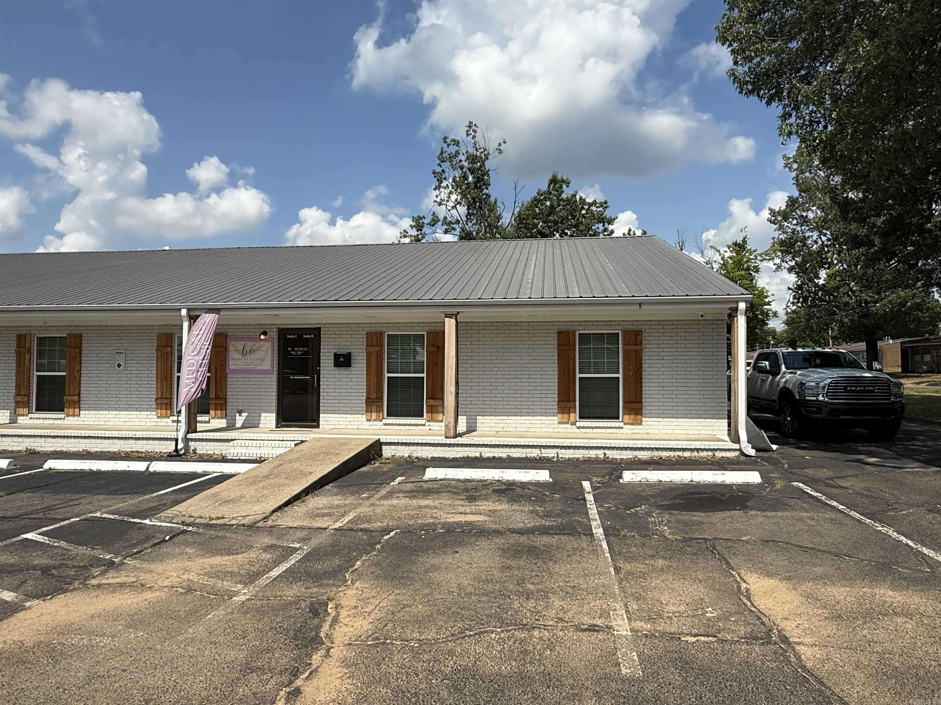 Searcy, AR 72143,Address not disclosed