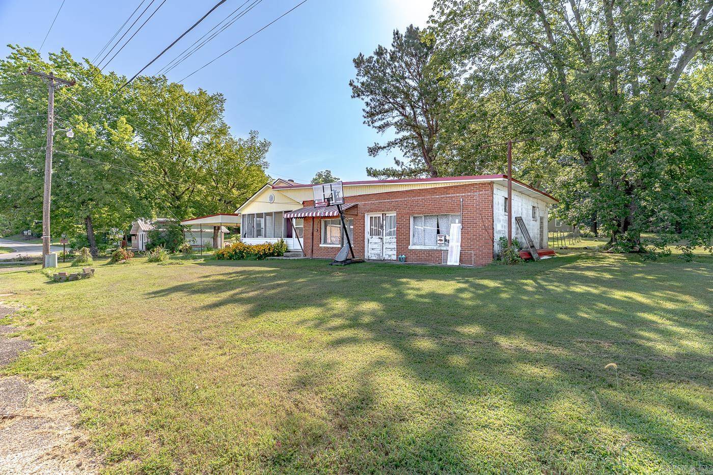 Paragould, AR 72450,2075 S 141 Highway