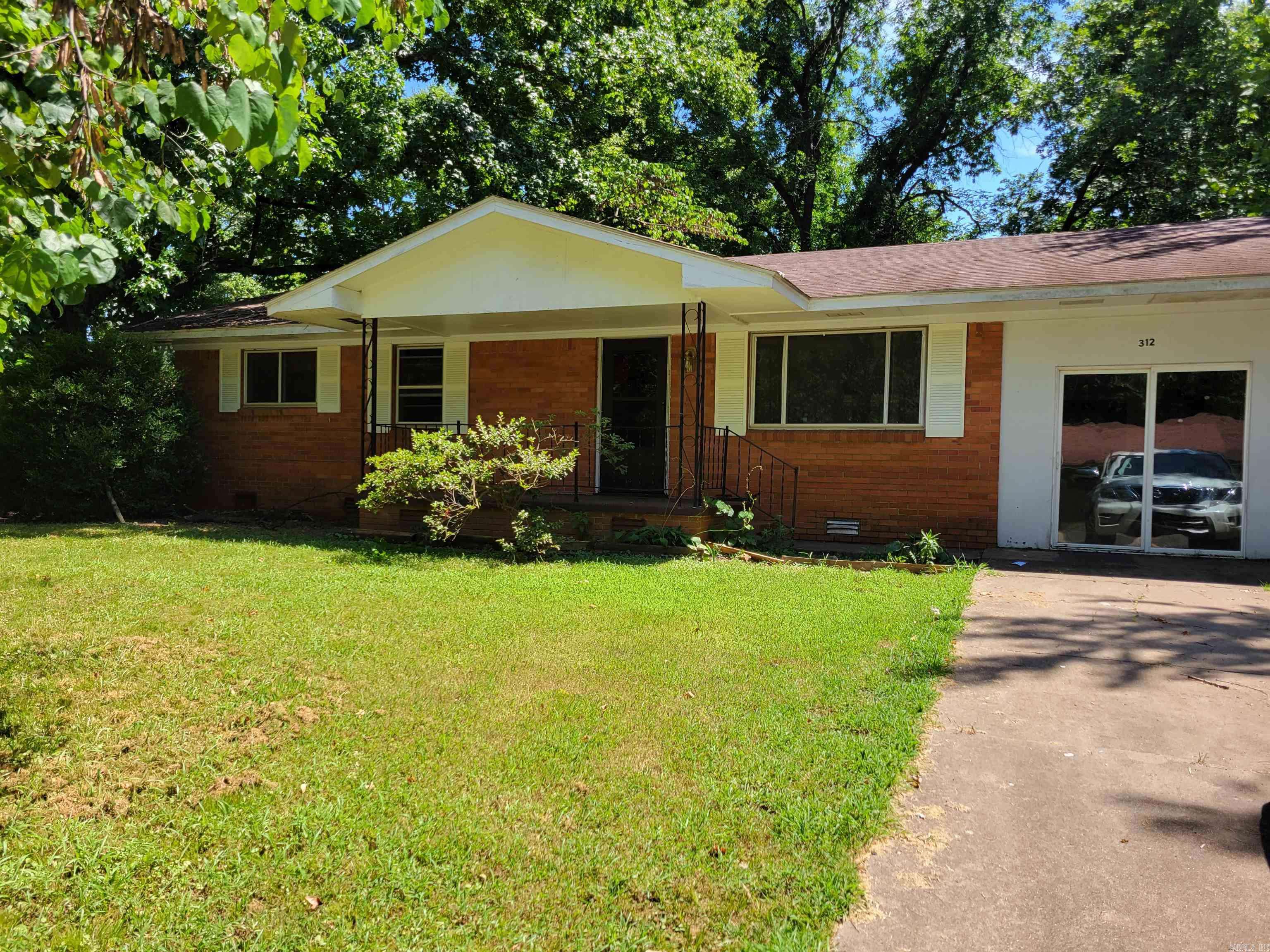 Russellville, AR 72802,312 E Gum St