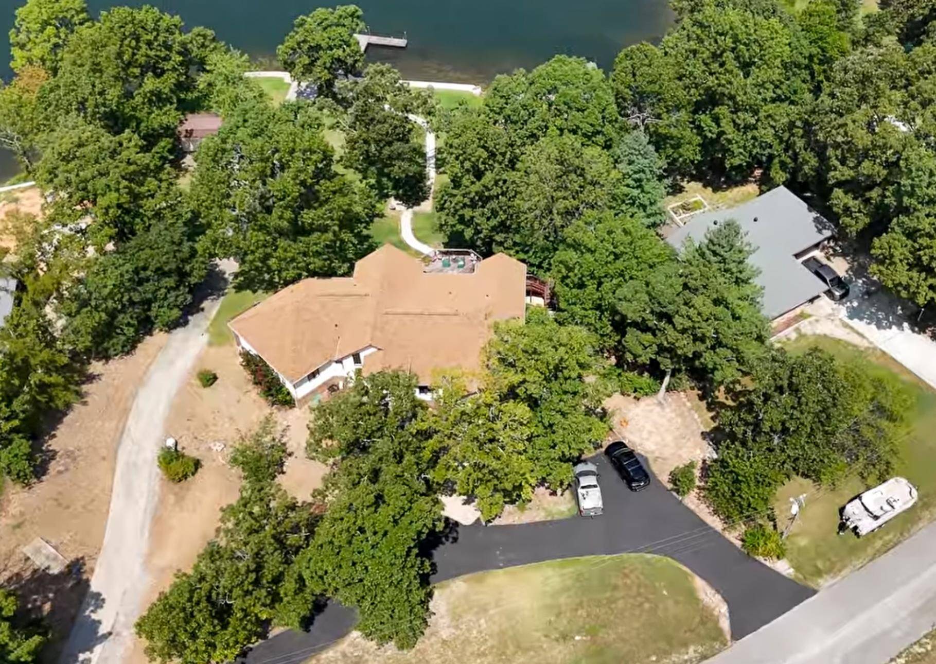Horseshoe Bend, AR 72512,606 S Shore Drive