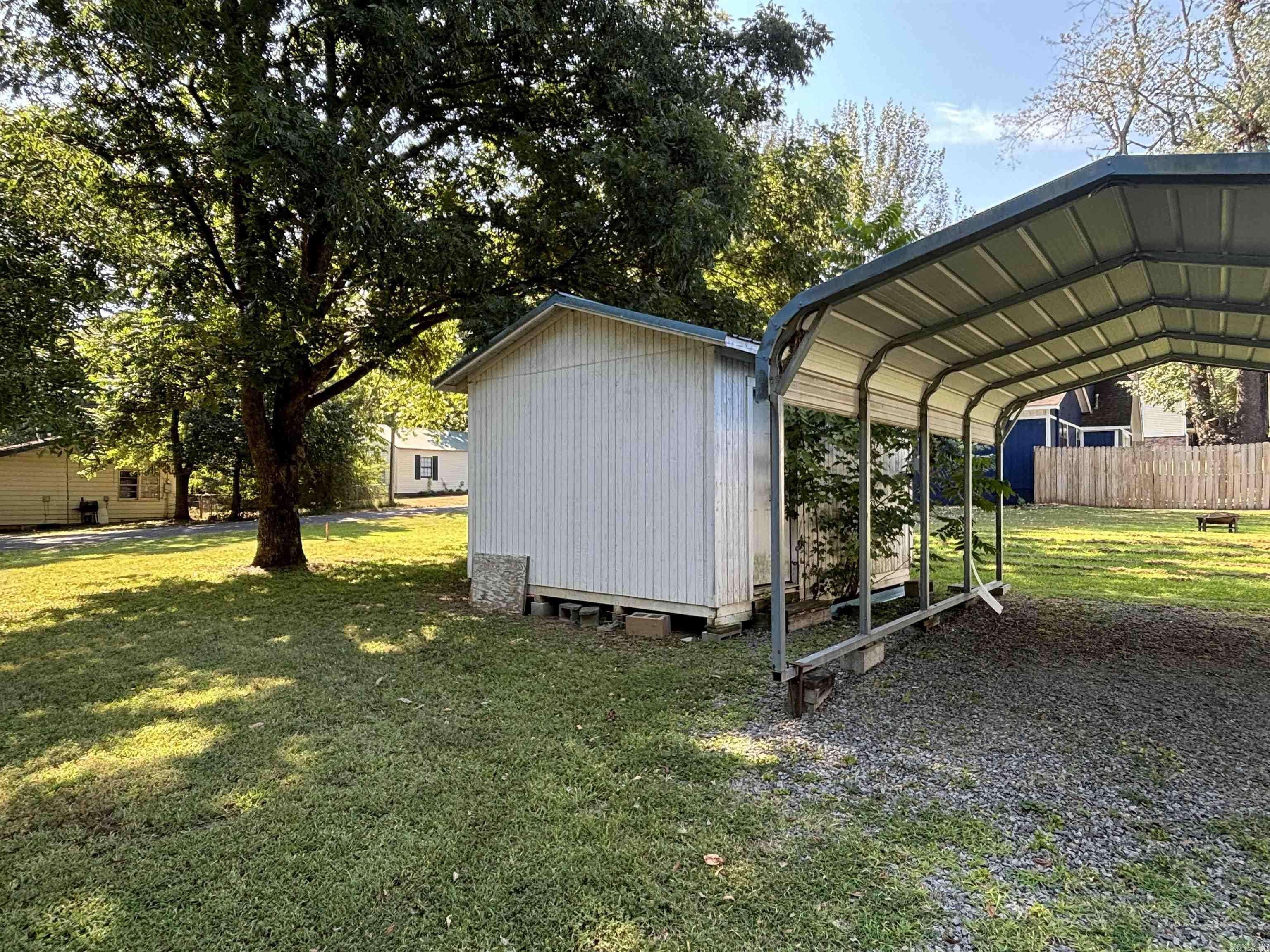 Searcy, AR 72143,710 N Sowell
