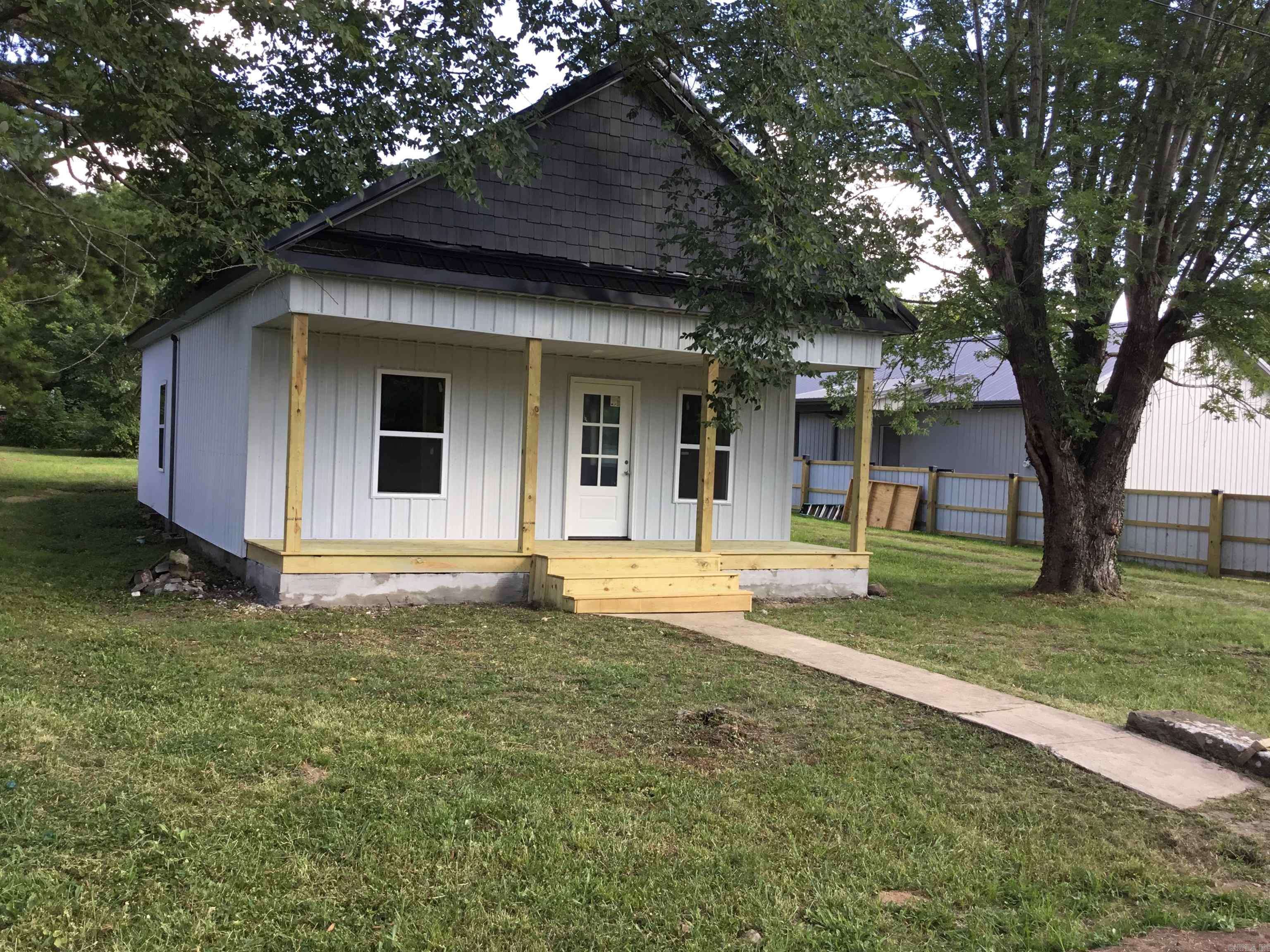 Leslie, AR 72645,610 Cypress Street