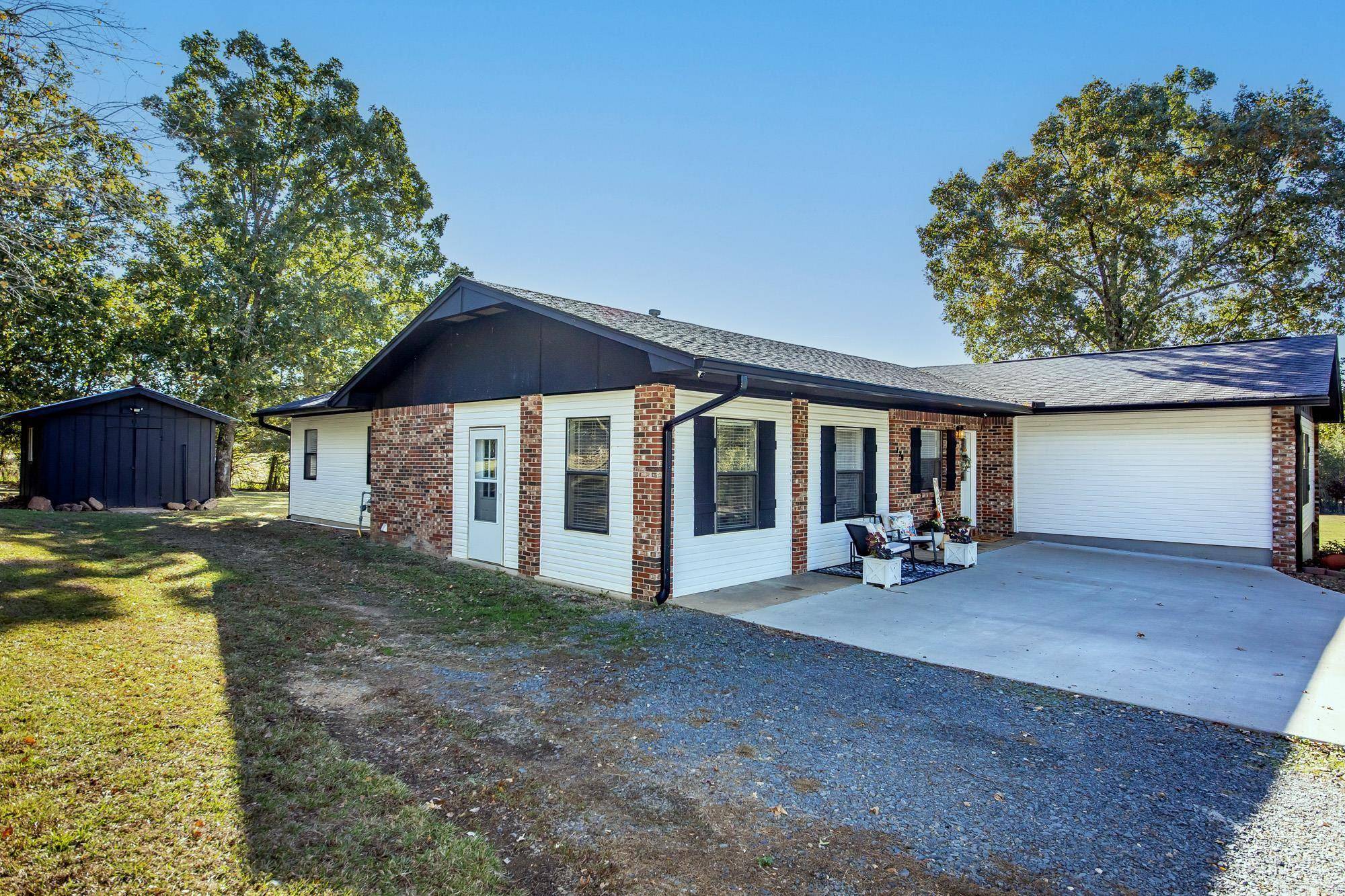 Clinton, AR 72031,229 Richard Street