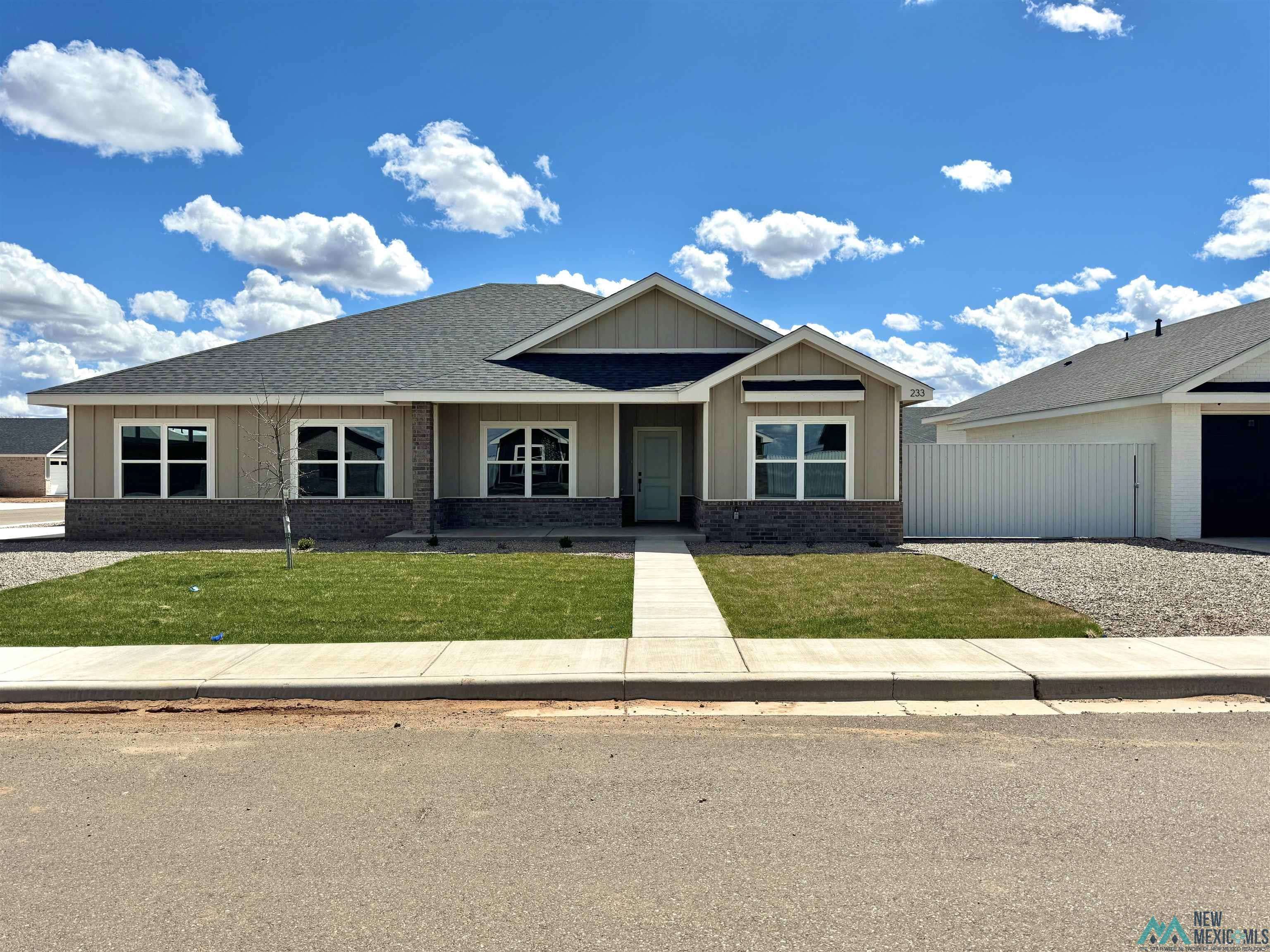 Clovis, NM 88101,233 Abbey Road
