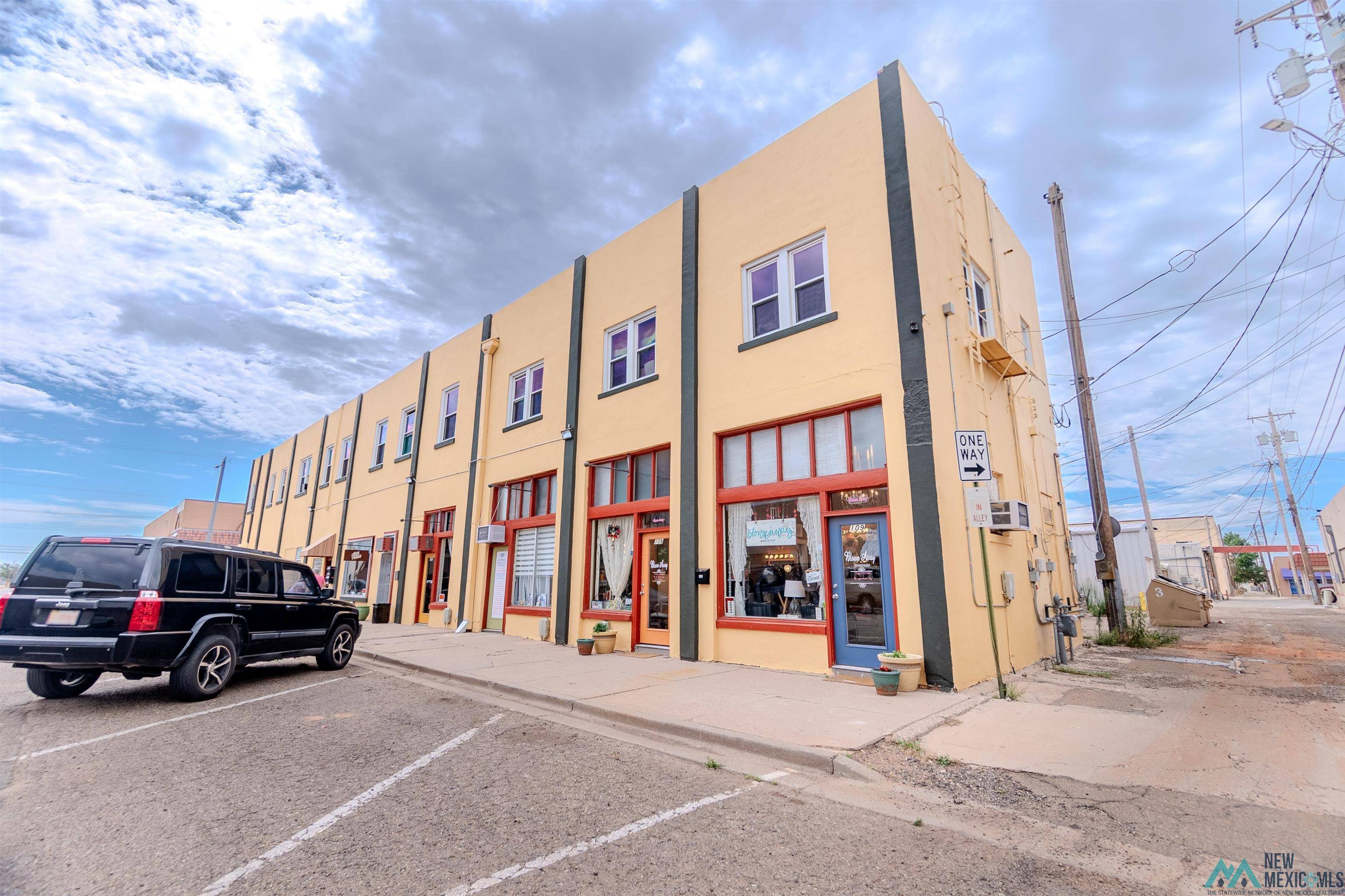 Clovis, NM 88101,322 N Main Street