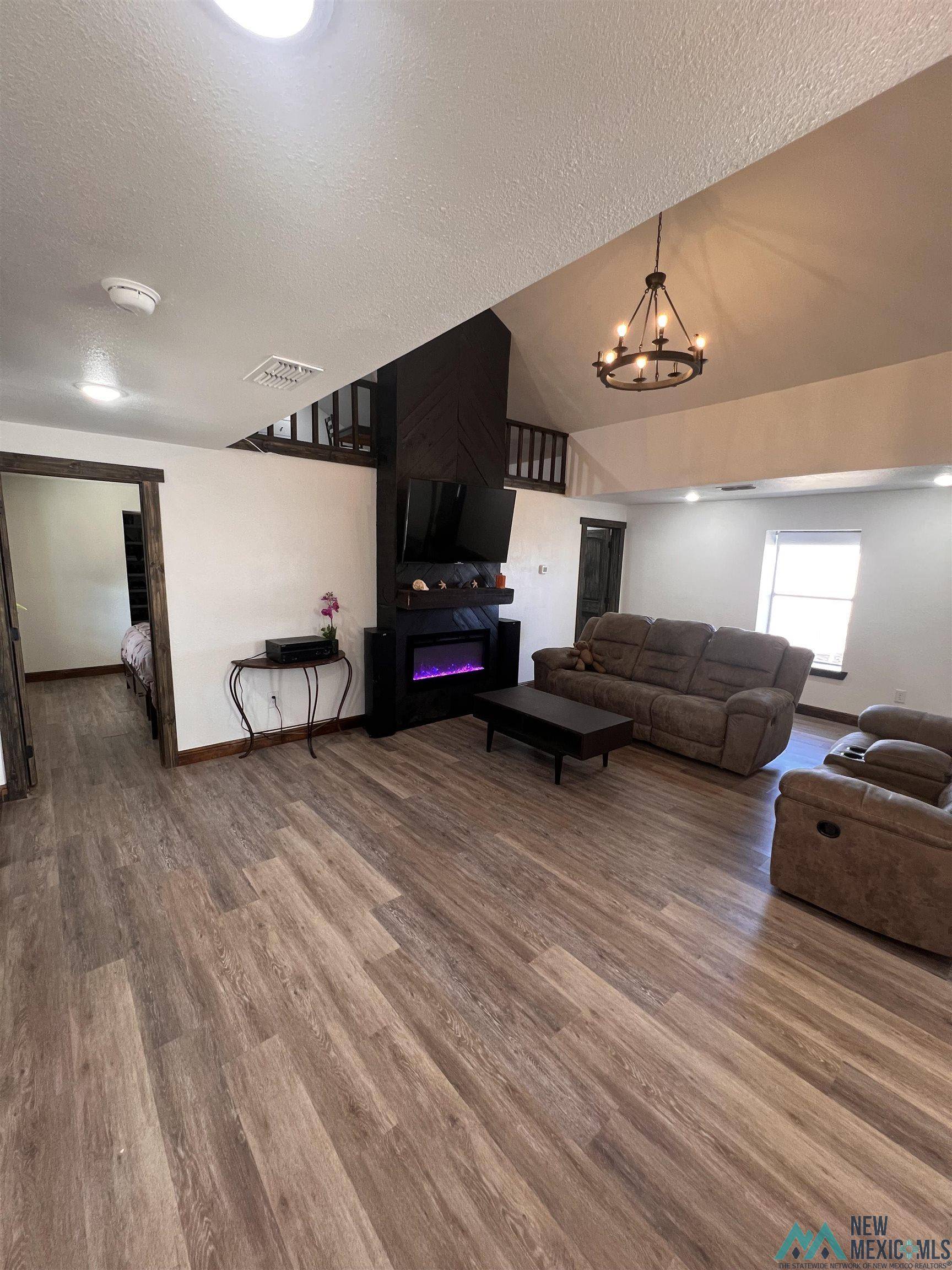 Clovis, NM 88101,993 B Curry Road P Street