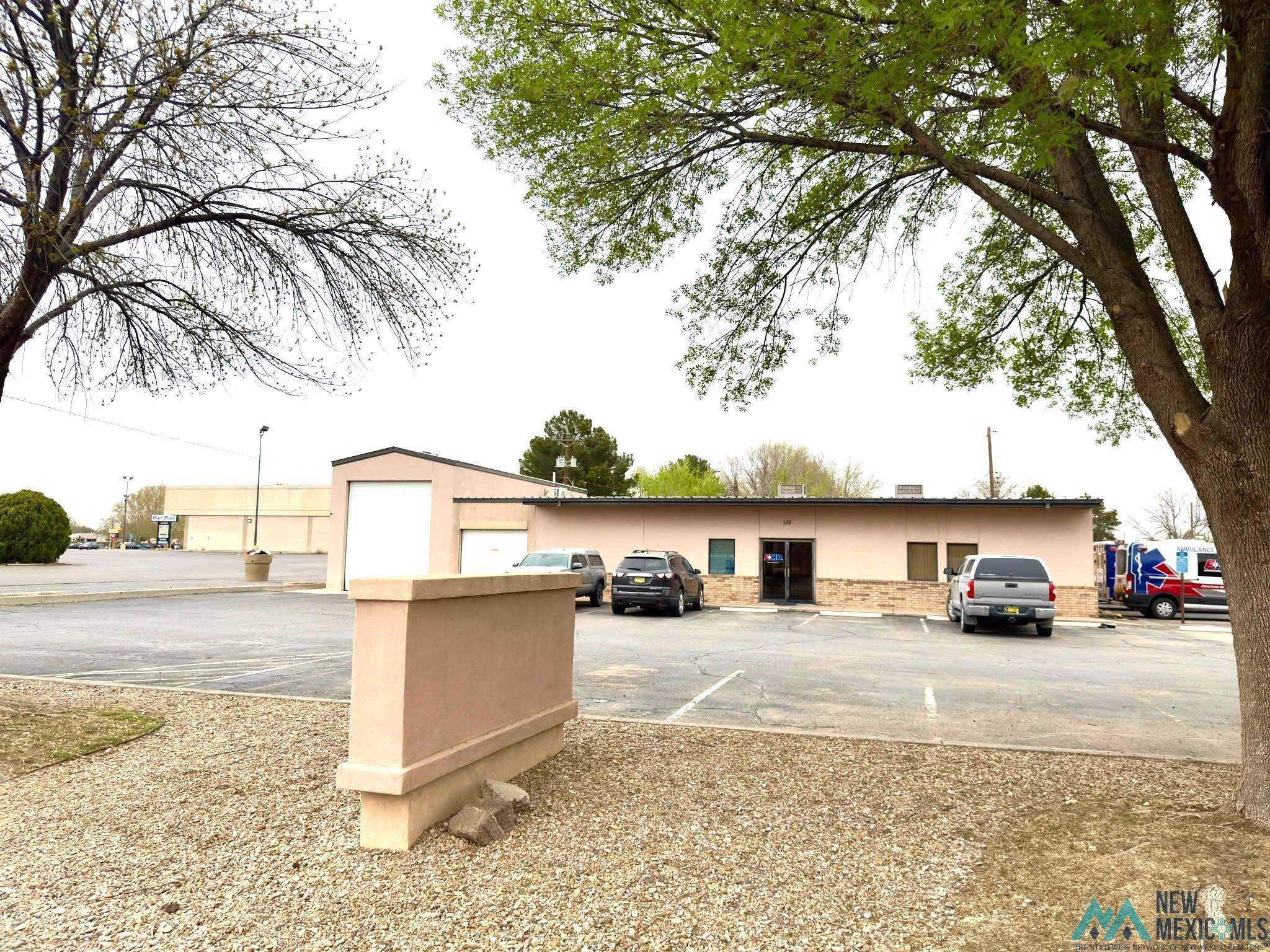 Roswell, NM 88201,115 E Country Club Road