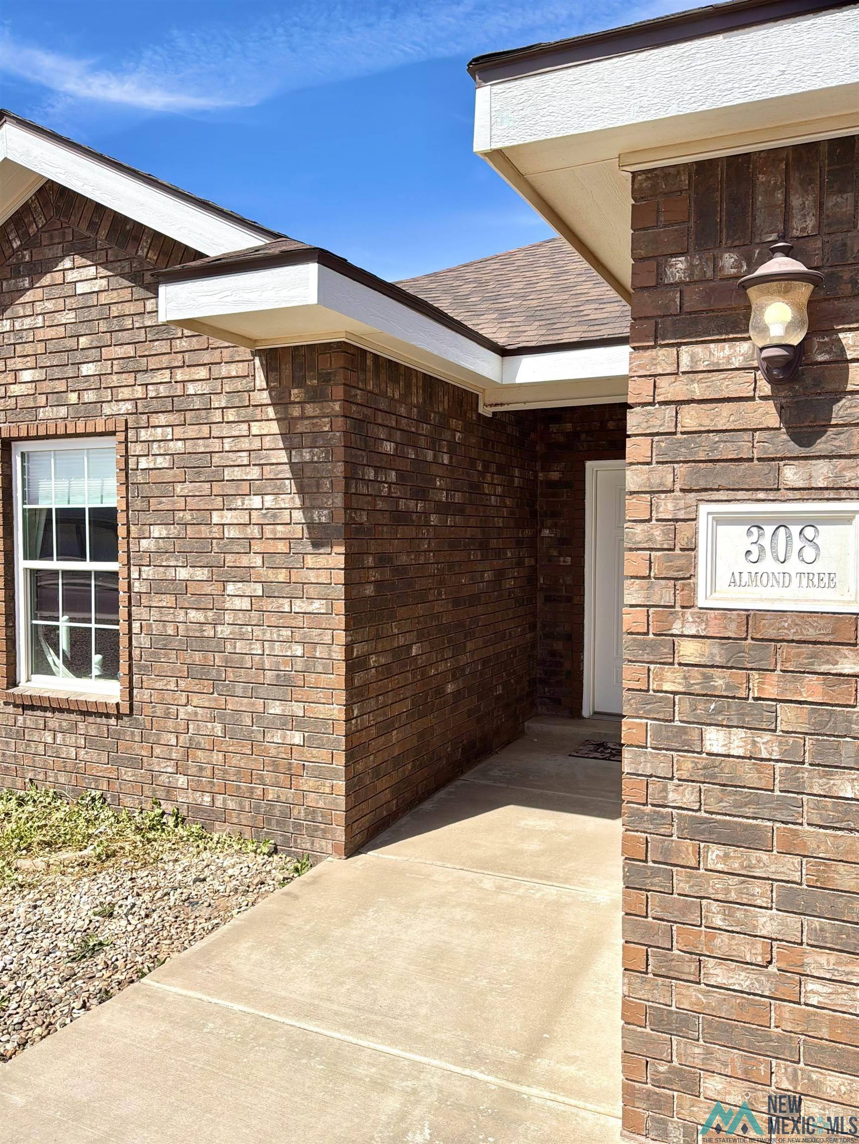 Clovis, NM 88101,308 Almond Tree Lane