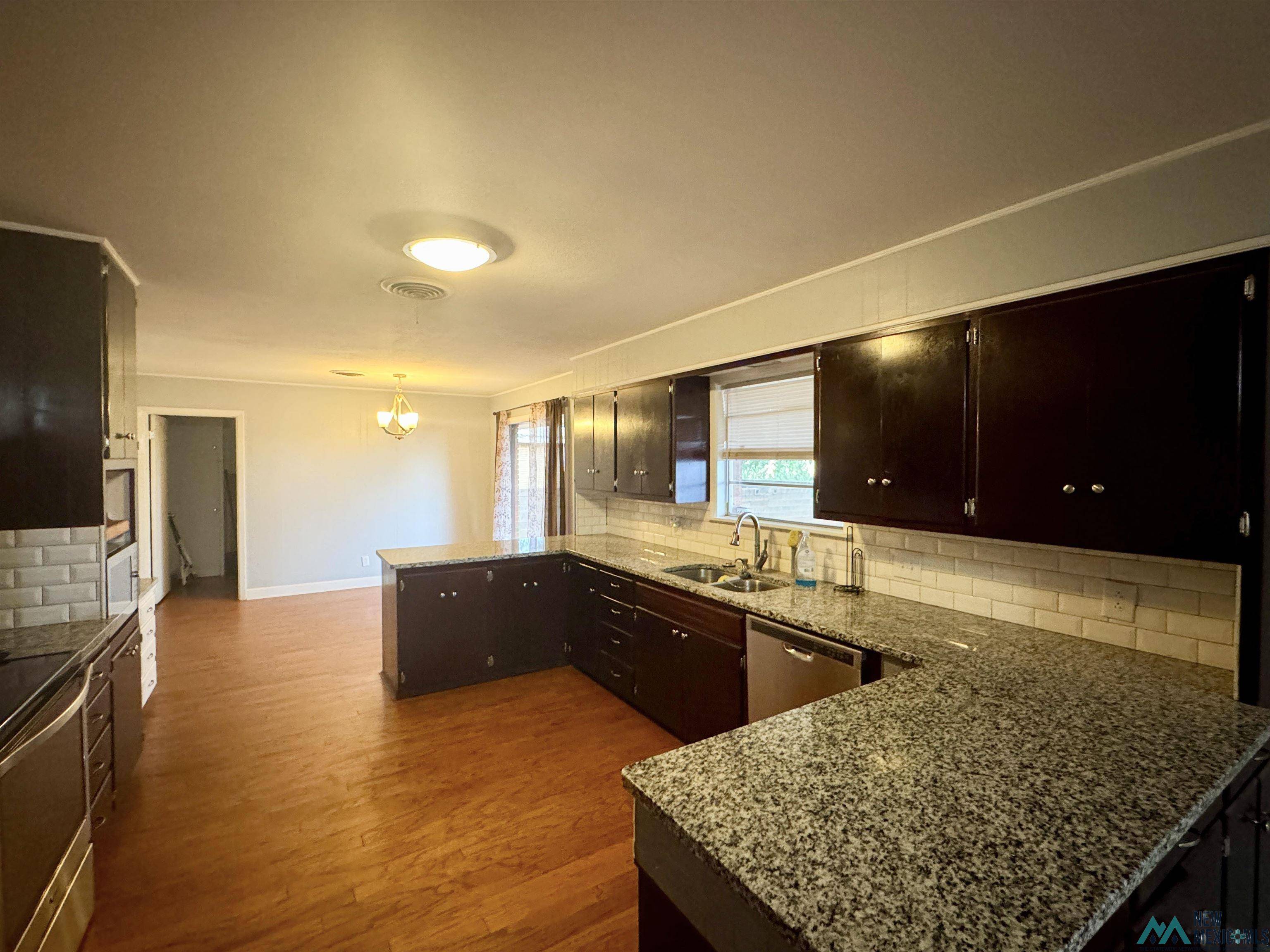 Clovis, NM 88101,521 John Doe Street