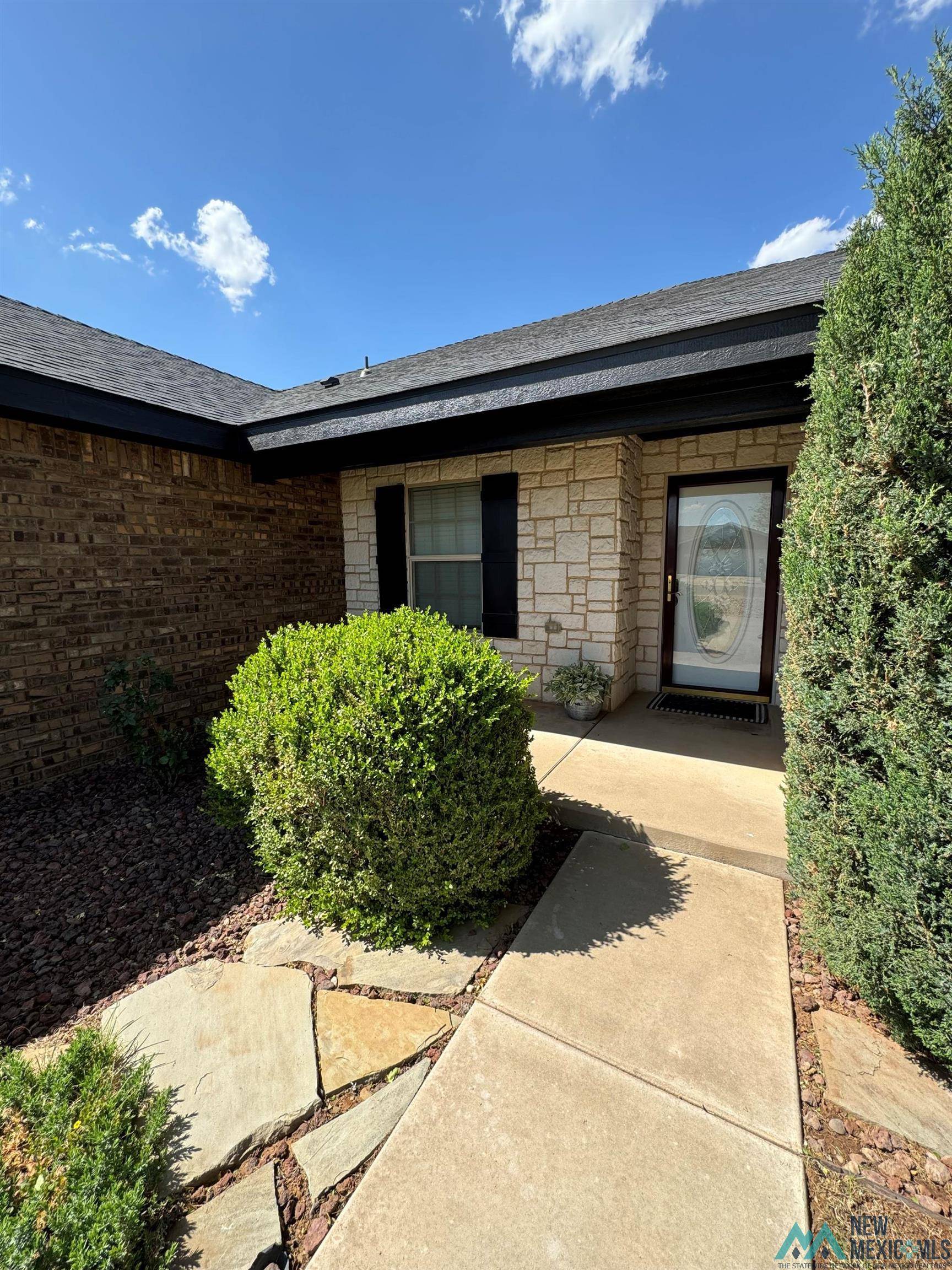 Clovis, NM 88101-1735,520 Almond Tree Lane