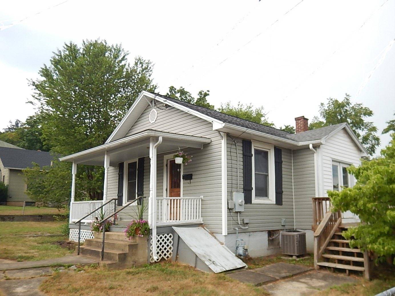 Staunton, VA 24401,802 ROBERTSON ST