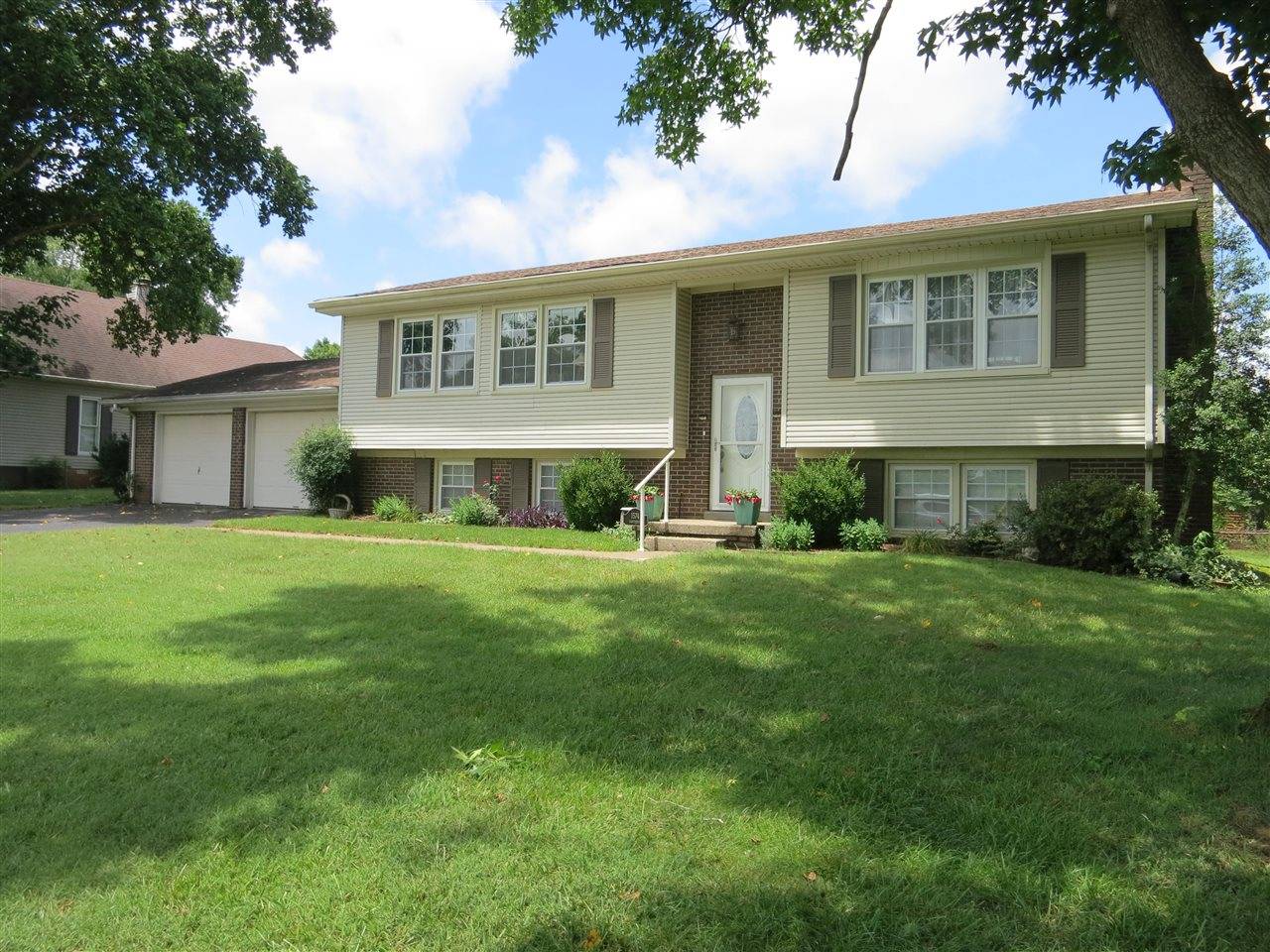 Bowling Green, KY 42103,1574 Canterbury Way