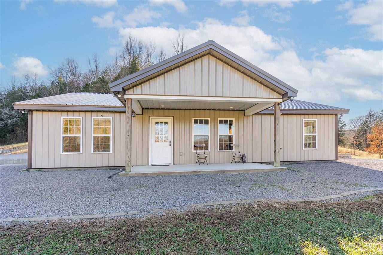 Burkesville, KY 42717,1384 Oil Fork Road