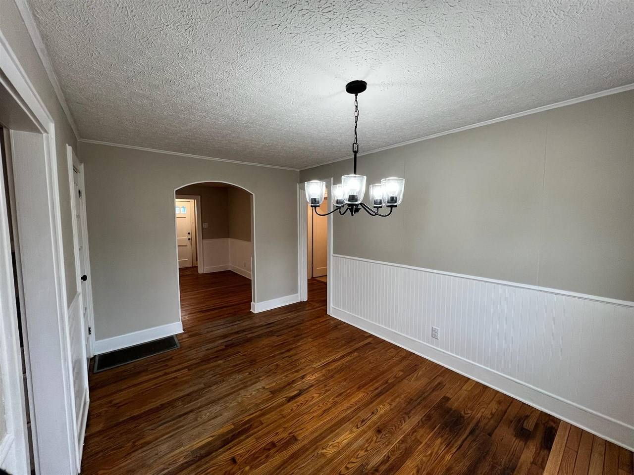 Bowling Green, KY 42103,218 Riverwood Avenue