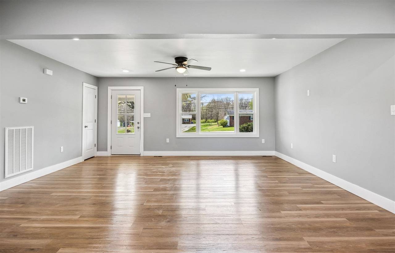 Bowling Green, KY 42101,3266 Glen Lily Road
