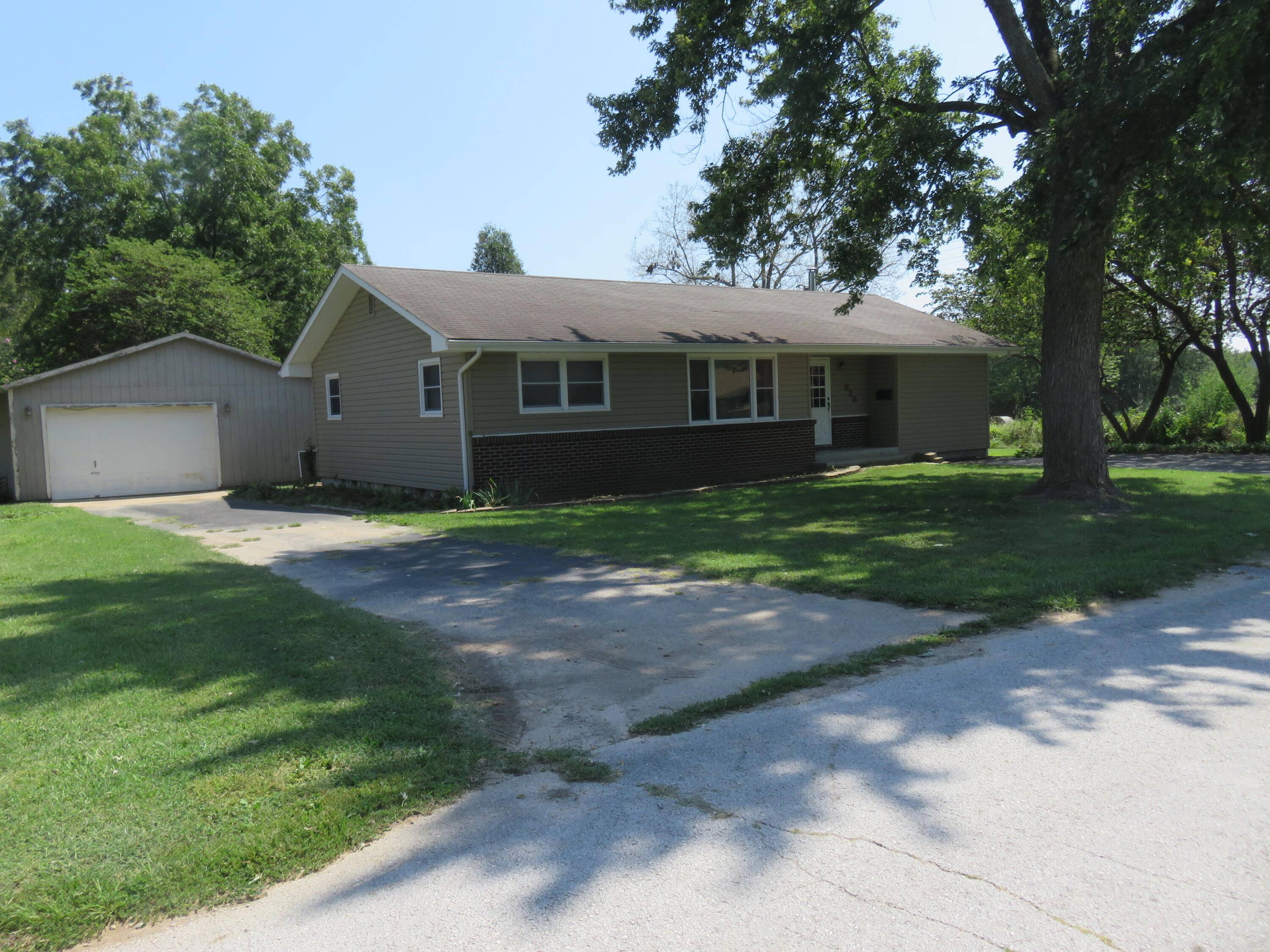 Marshfield, MO 65706,626 South Buffalo Street