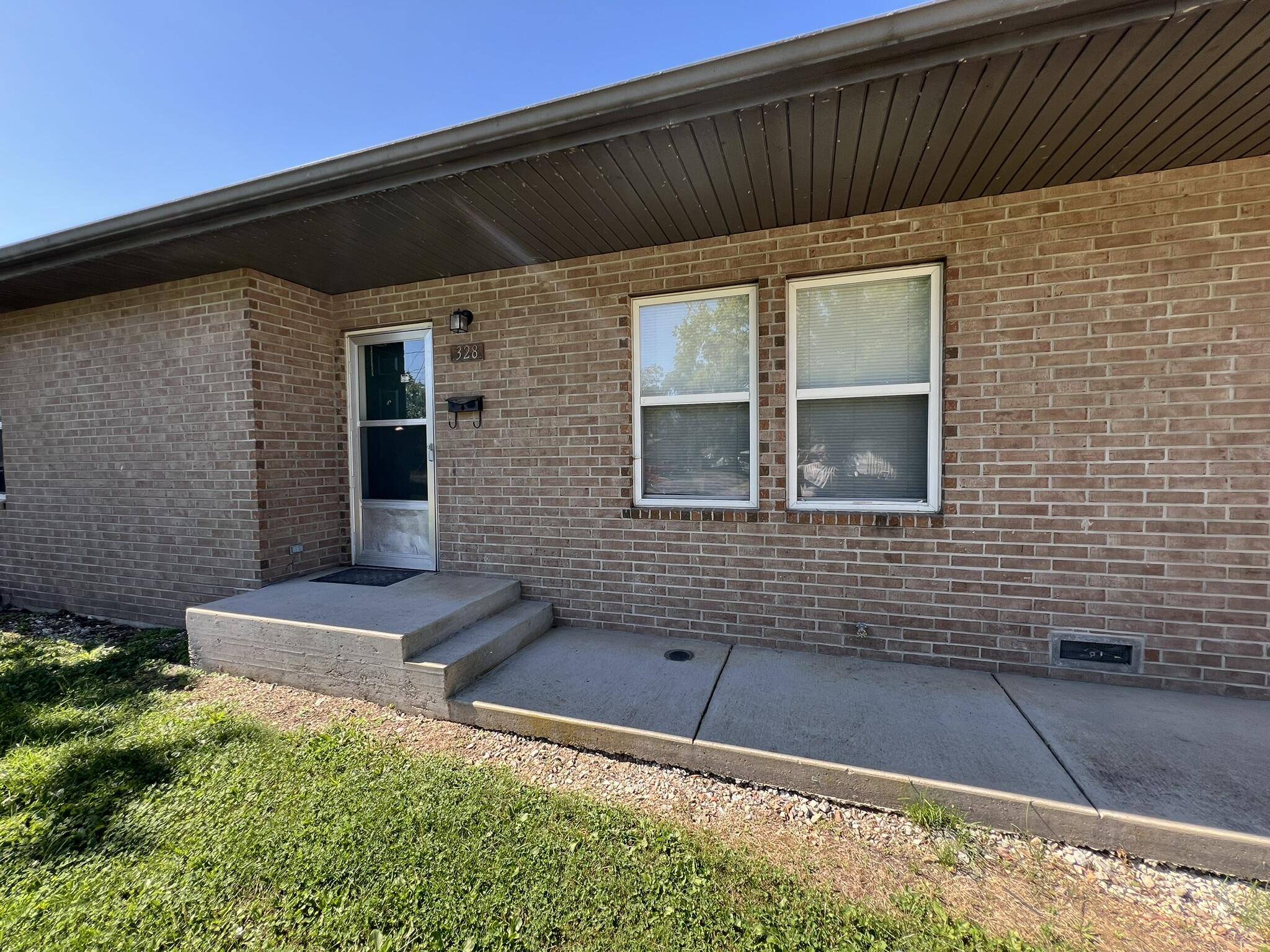 Willow Springs, MO 65793,328 East 4th Street