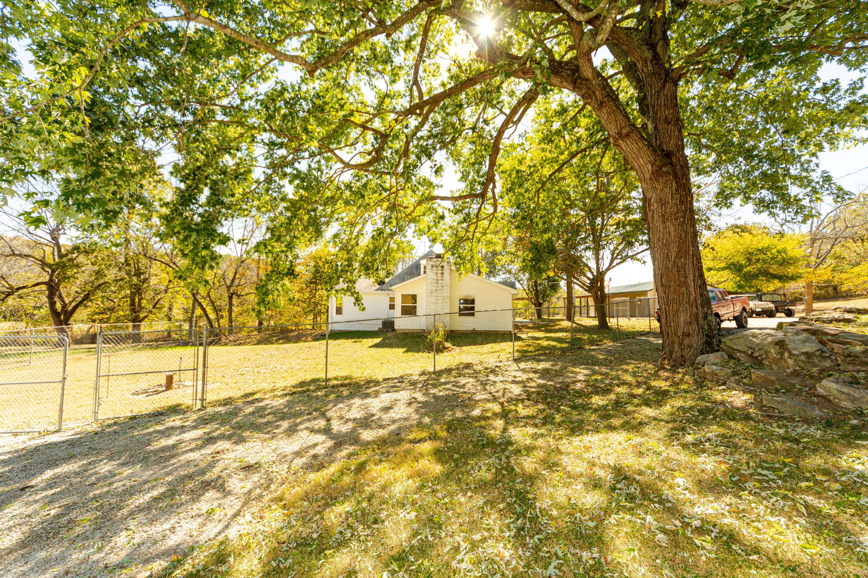 Pleasant Hope, MO 65725,1892 East 555th Road