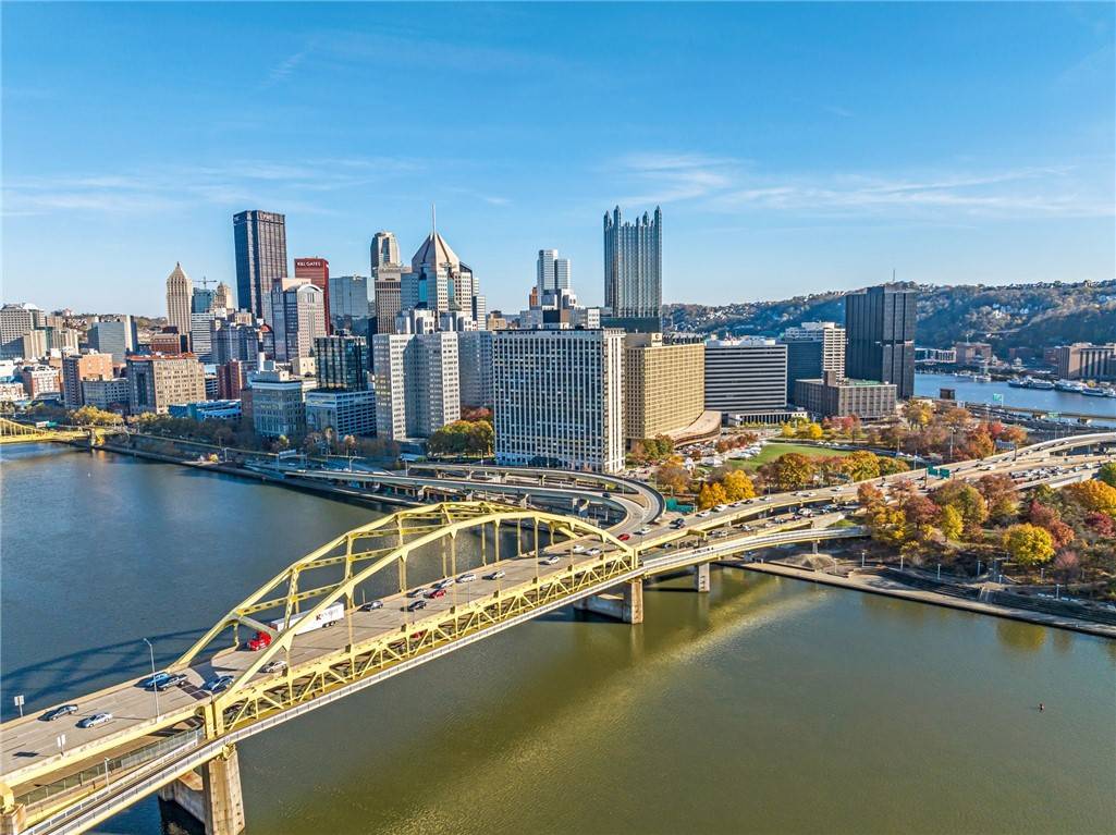 Pittsburgh, PA 15222,320 Fort Duquesne Blvd #4E