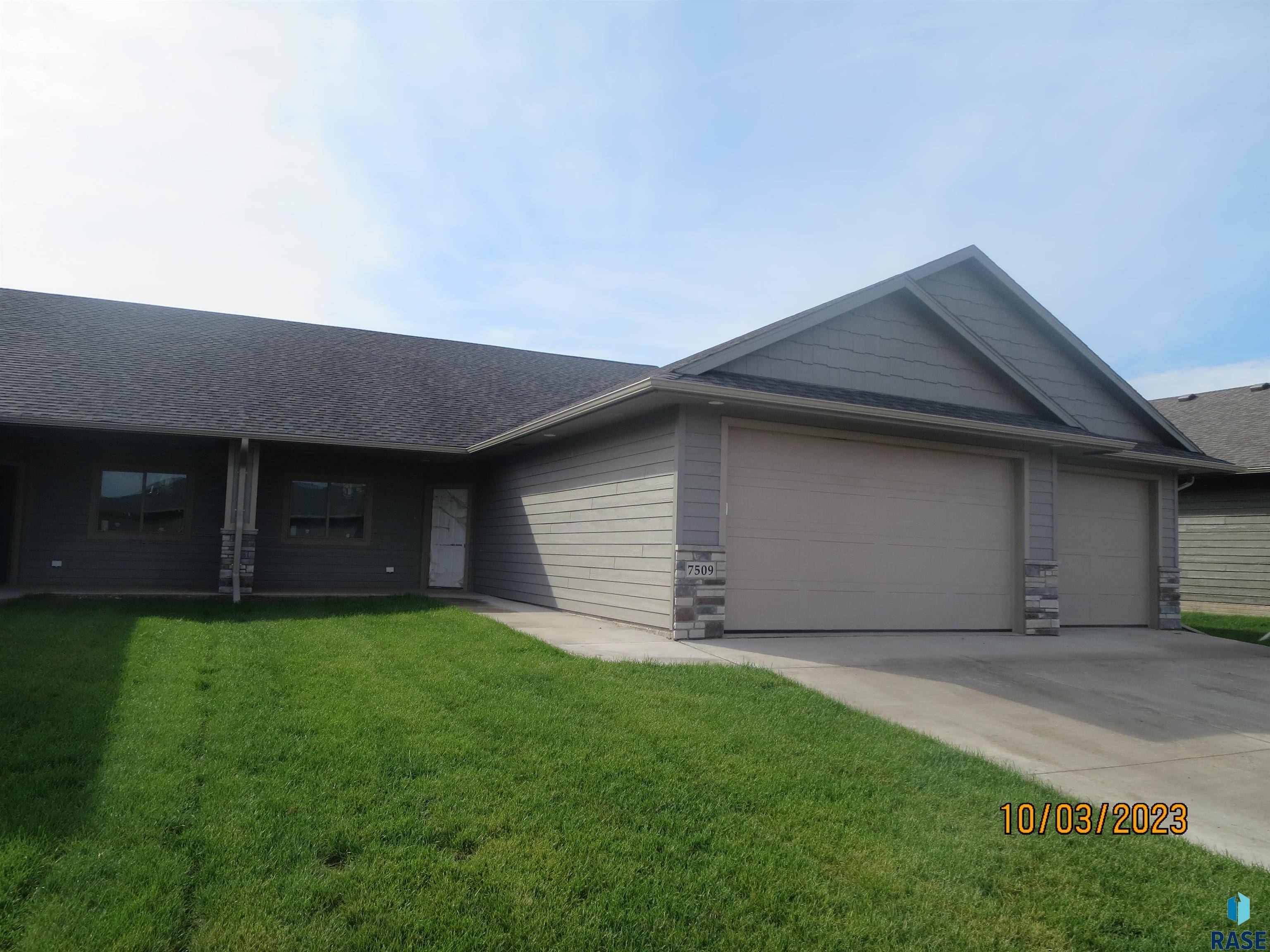 Sioux Falls, SD 57108,7509 W Flowerfield Pl