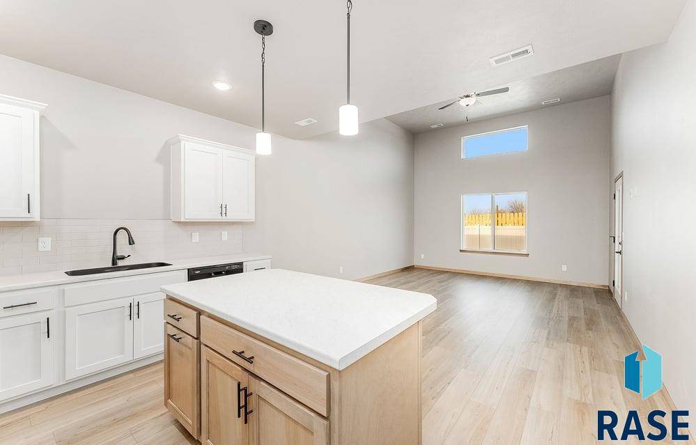 Tea, SD 57064,1437 N Mae Pl