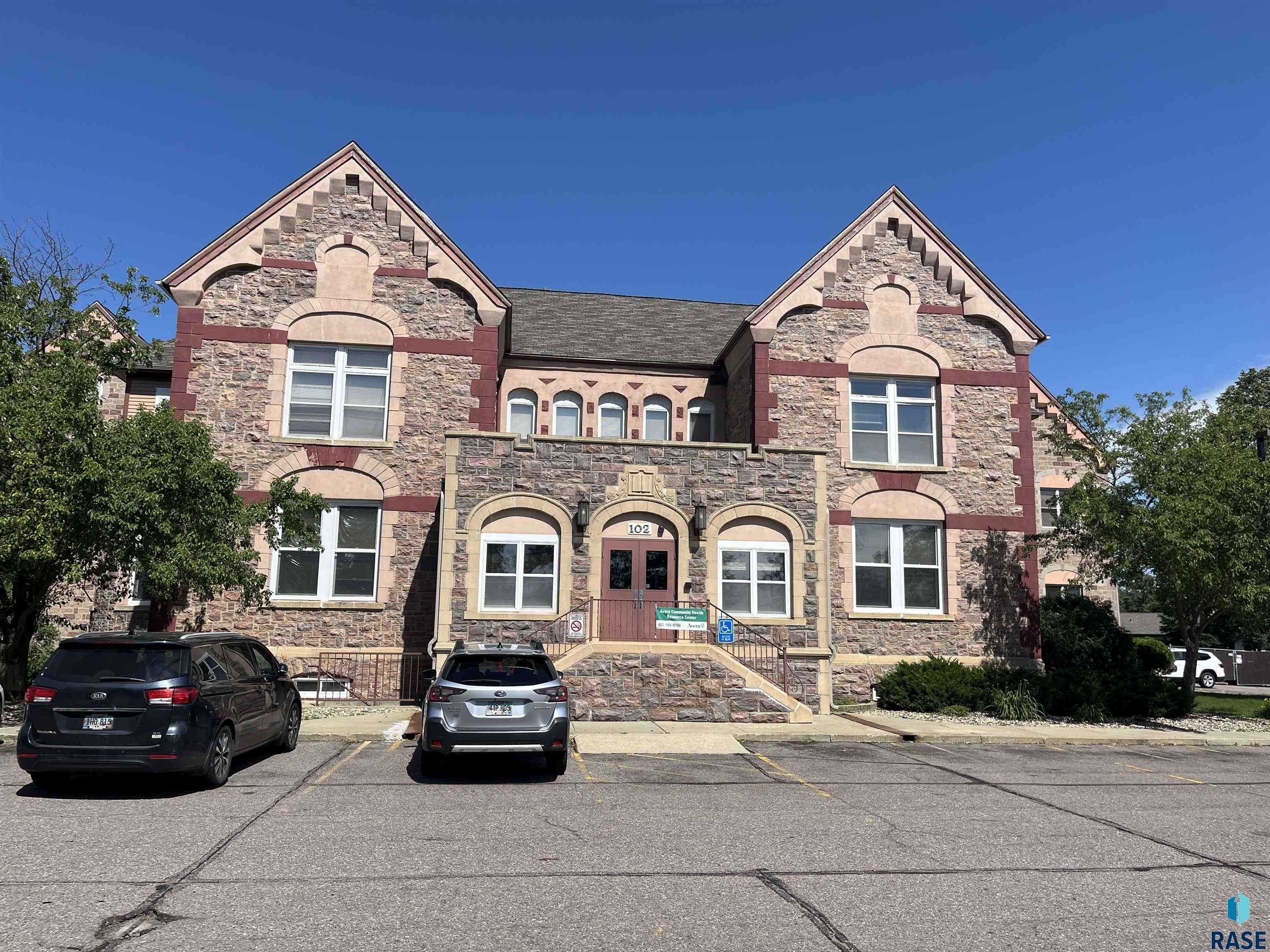 Sioux Falls, SD 57103,102 N Krohn Pl #110