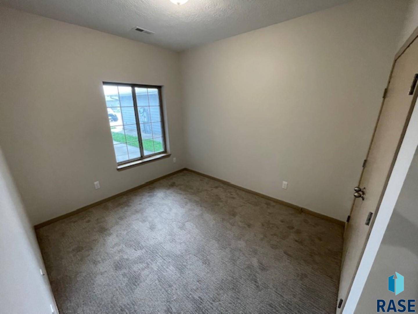 Sioux Falls, SD 57106,9561 W Dolores Dr