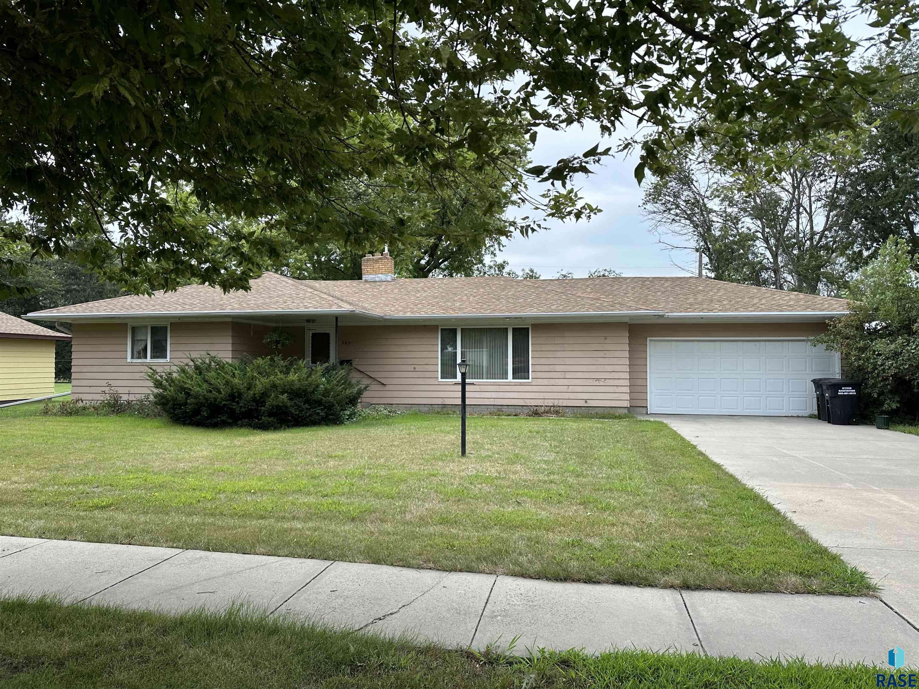 Menno, SD 57045,405 S Pine St
