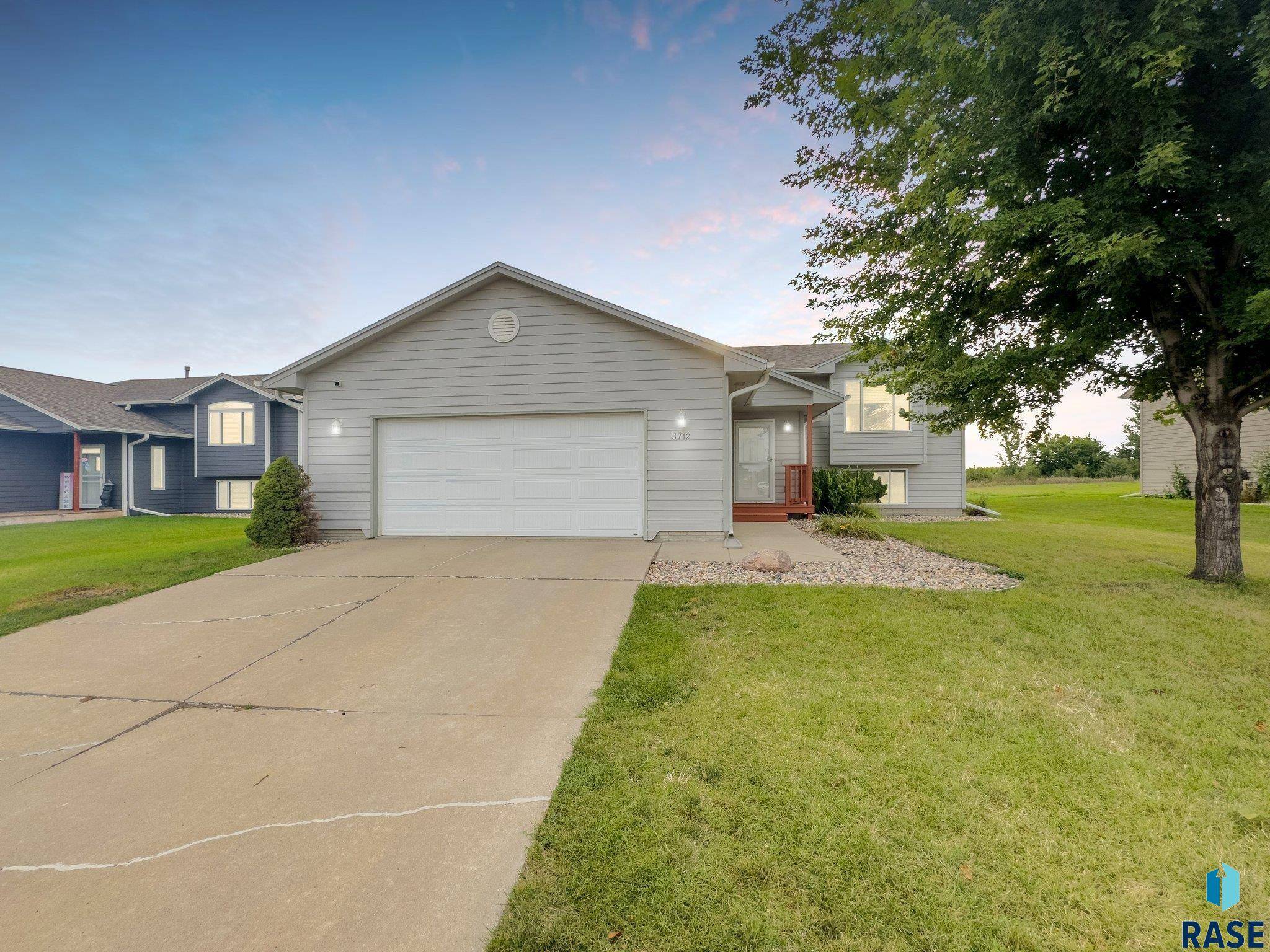 Sioux Falls, SD 57106,3712 S Stanford Ave