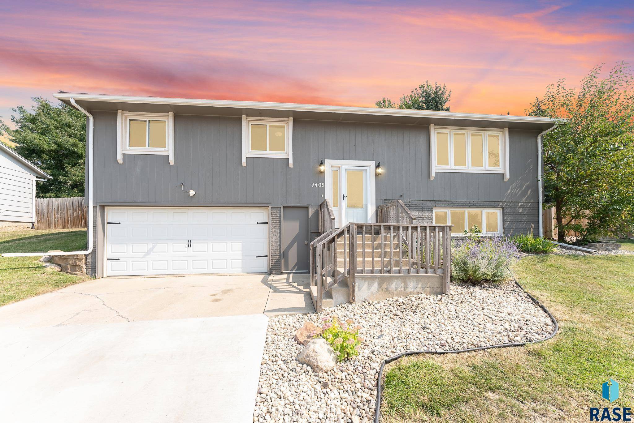 Sioux Falls, SD 57103,4408 S Cliff Ave
