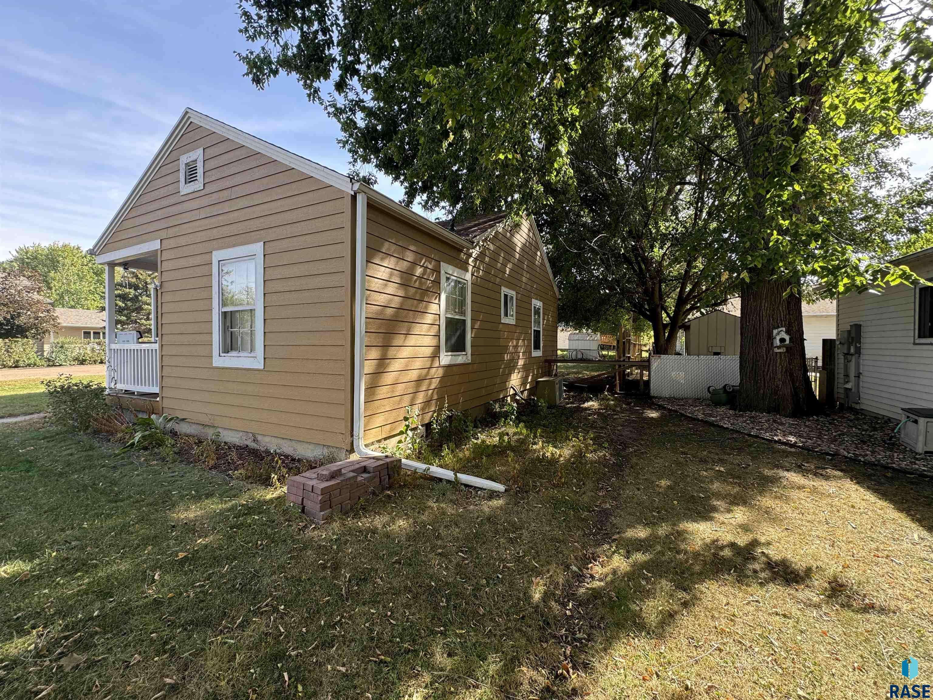 Parker, SD 57053,484 E 2nd St