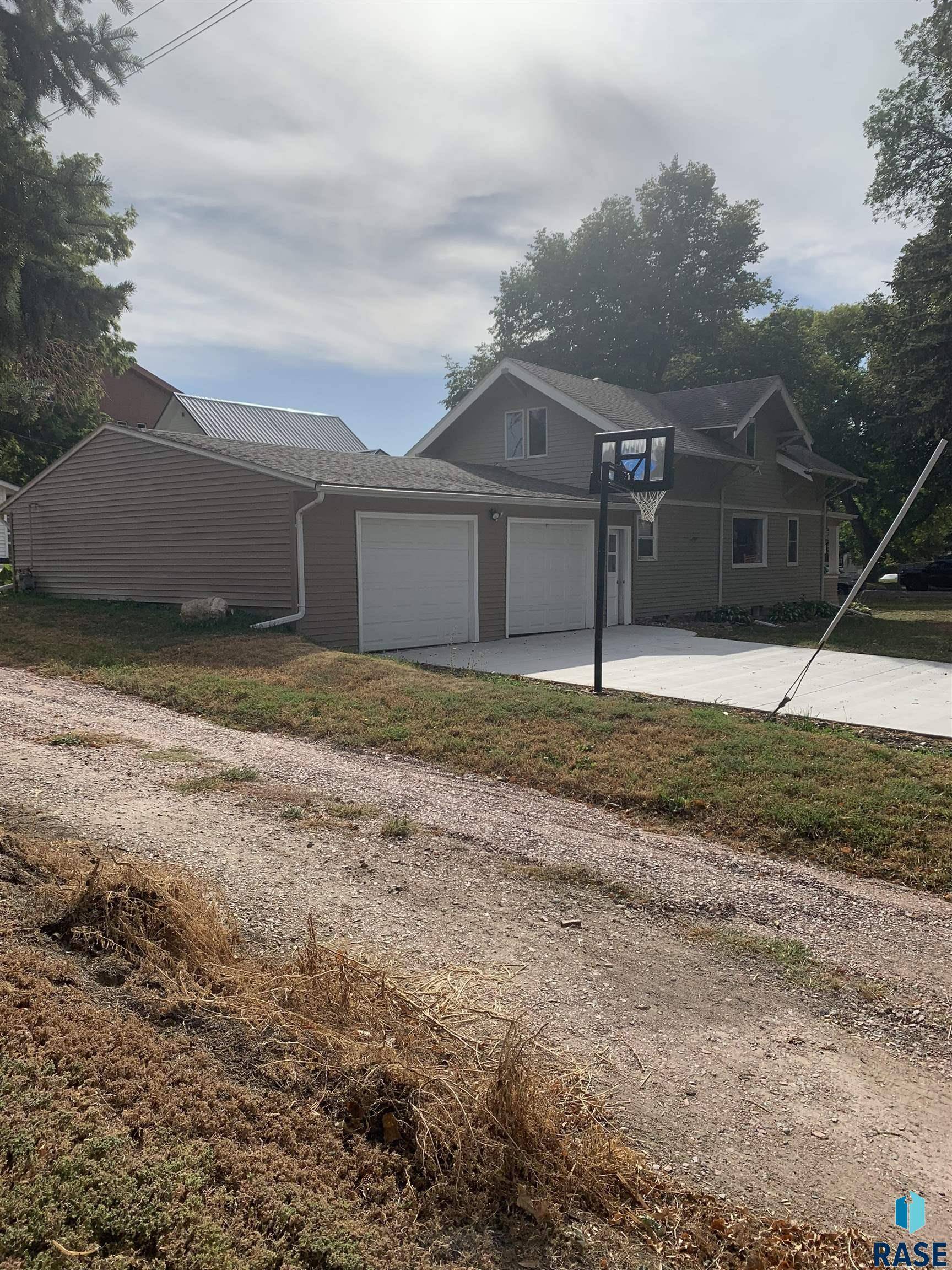 Dell Rapids, SD 57022,402 E 7th St